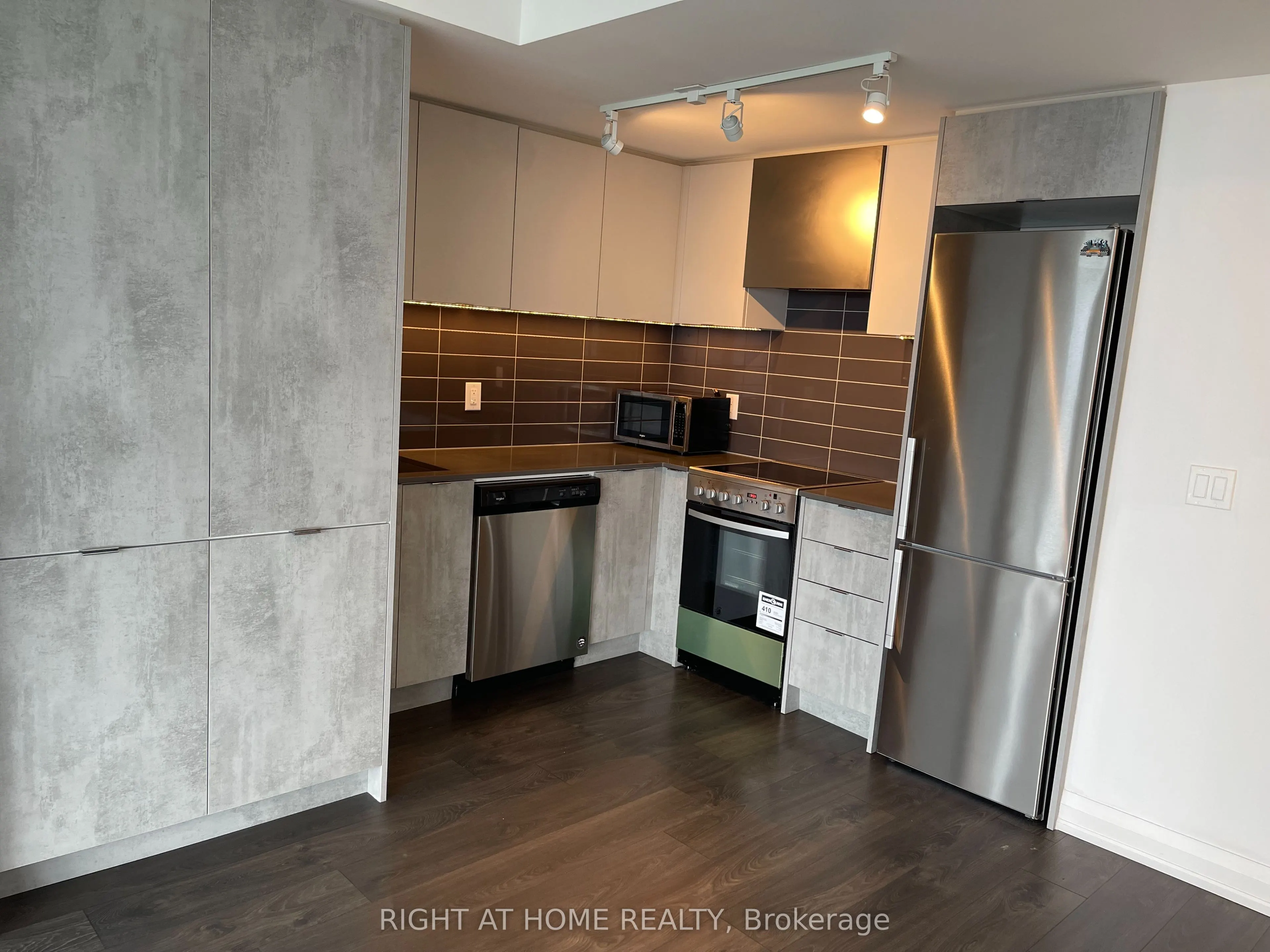 30 GIBBS Road, #2408