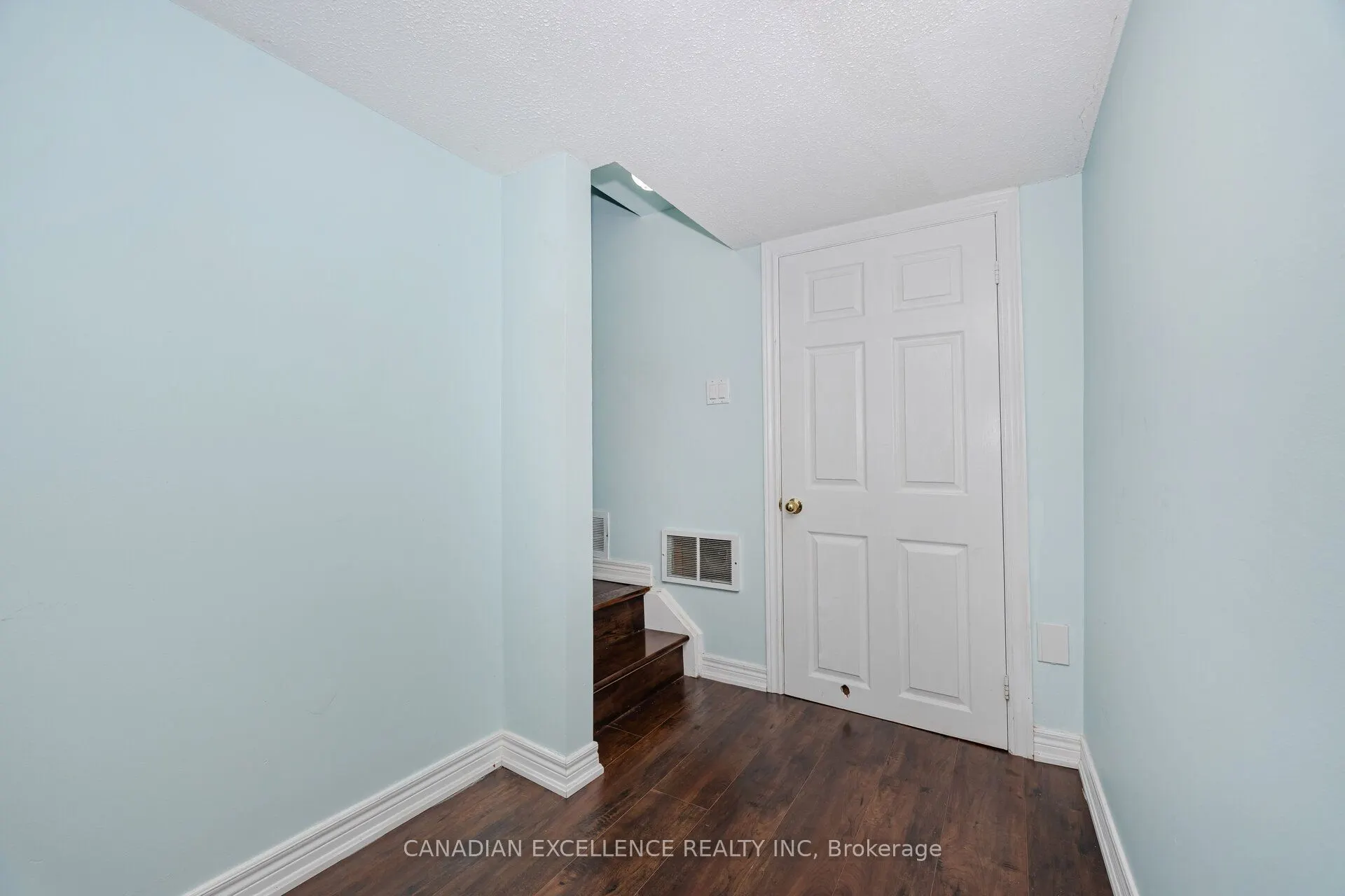 28 Oakmeadow Drive