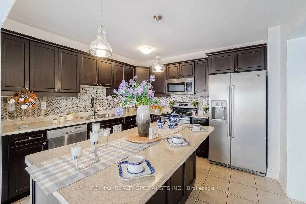 475 Zuest Crescent