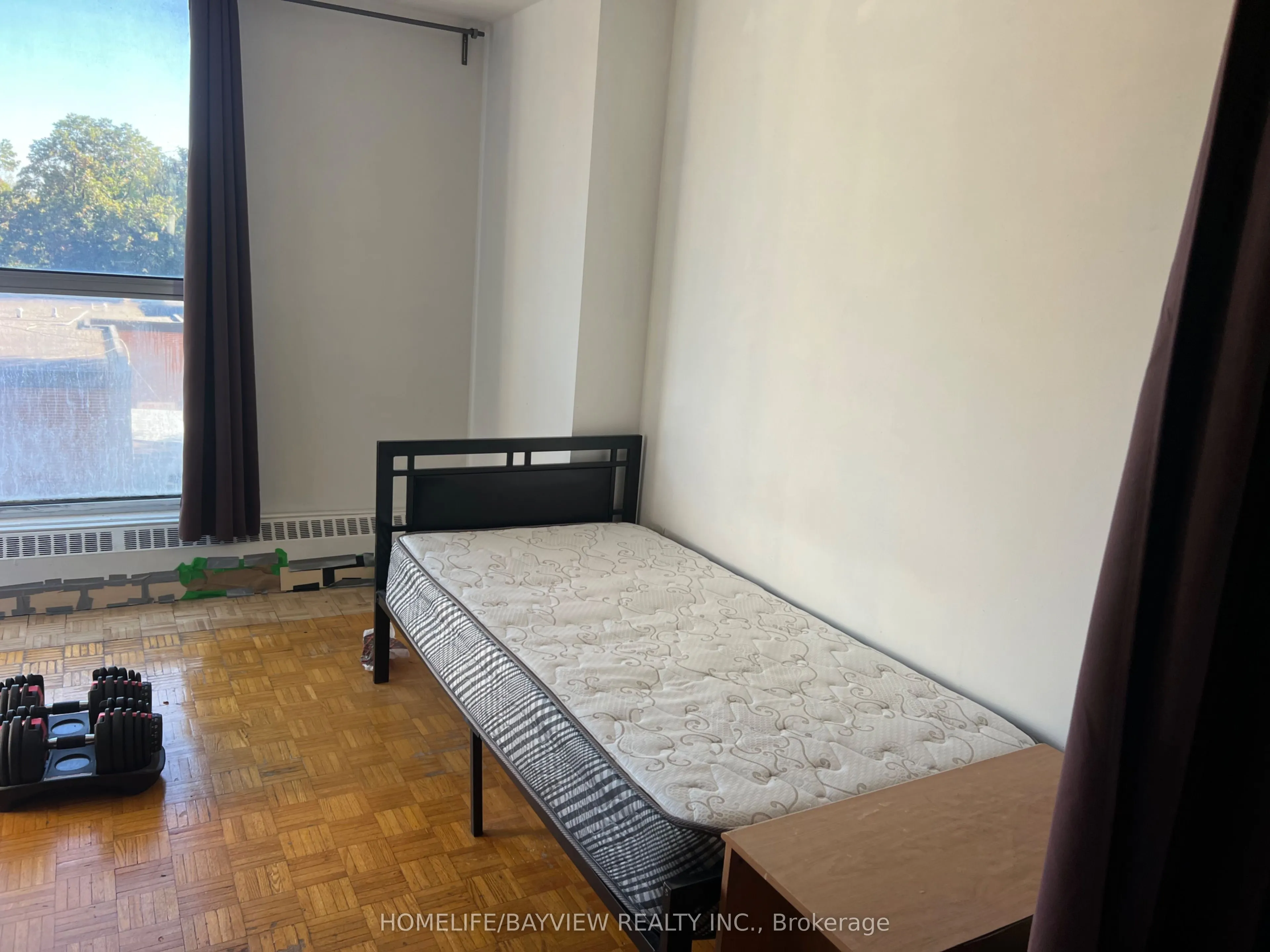 4689 Jane Street, #402