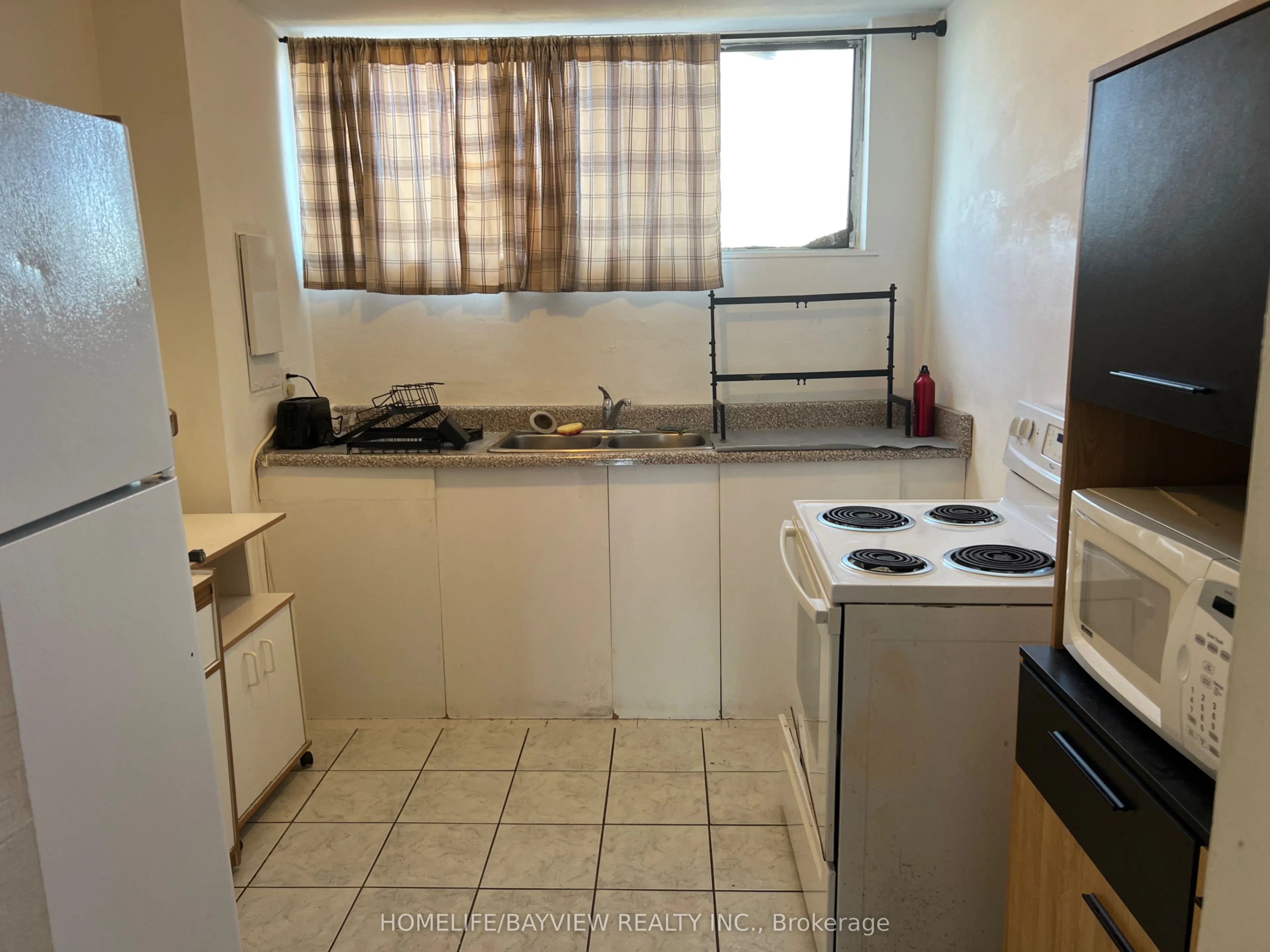 4689 Jane Street, #402
