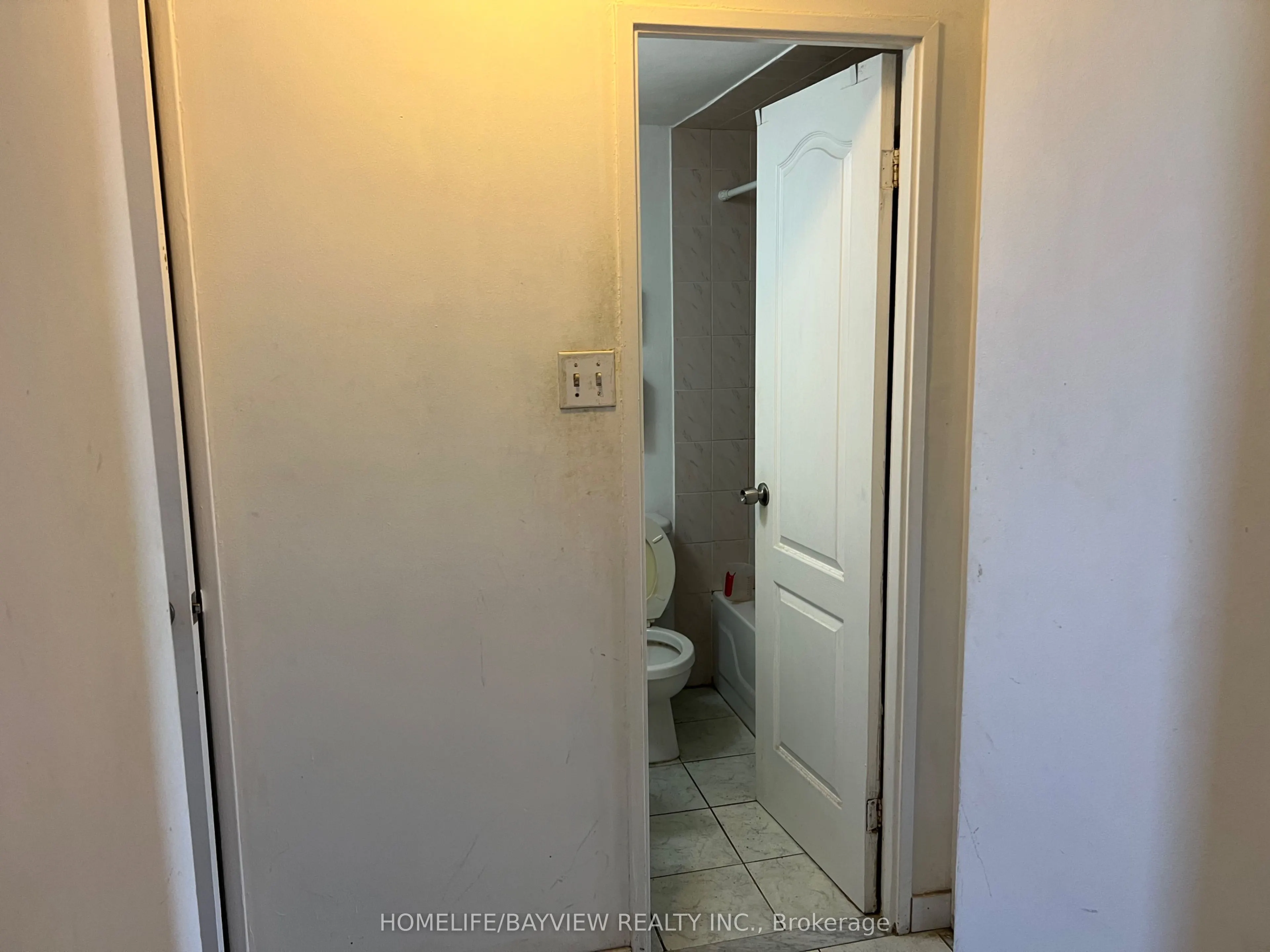 4689 Jane Street, #402