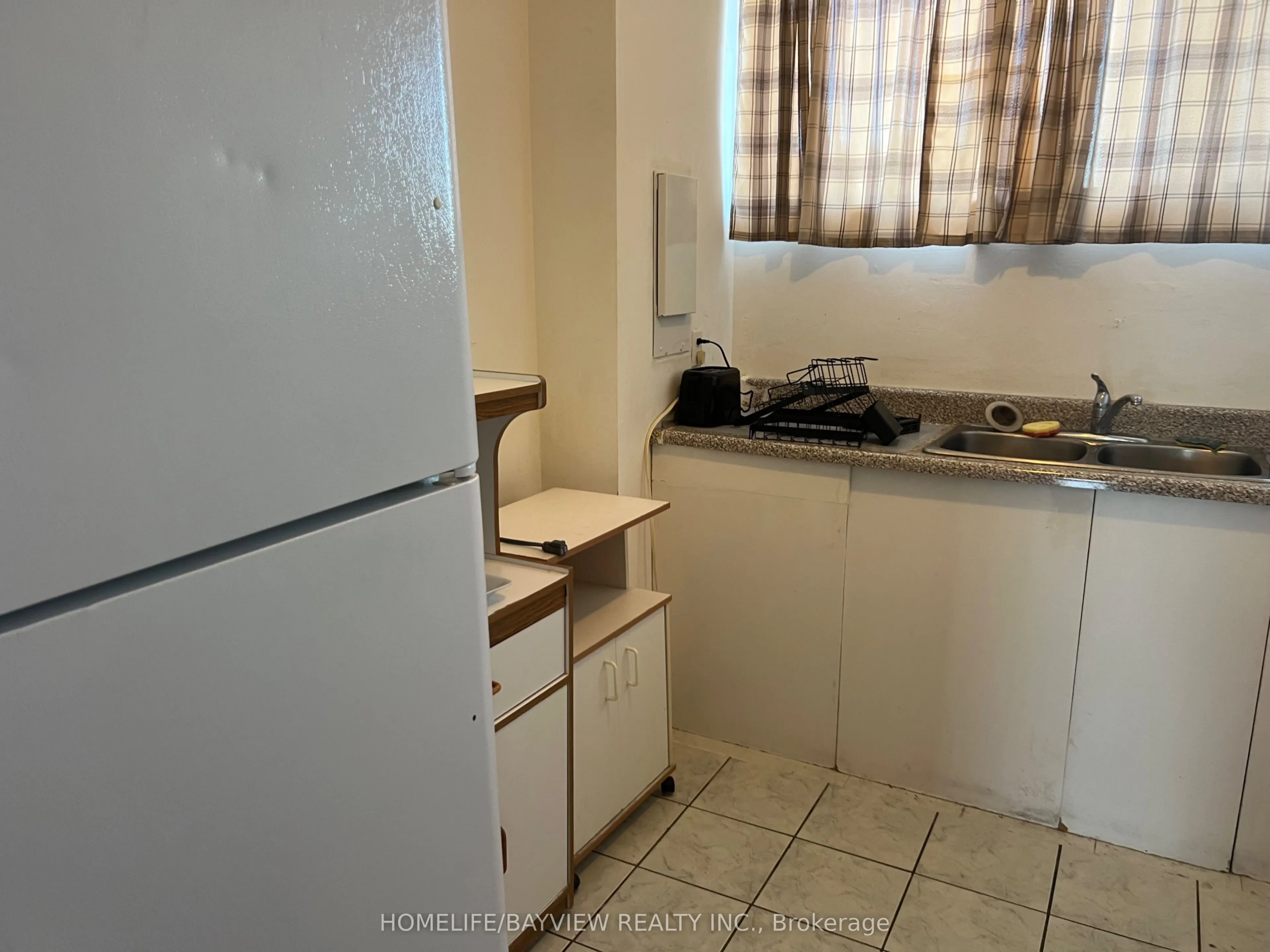 4689 Jane Street, #402