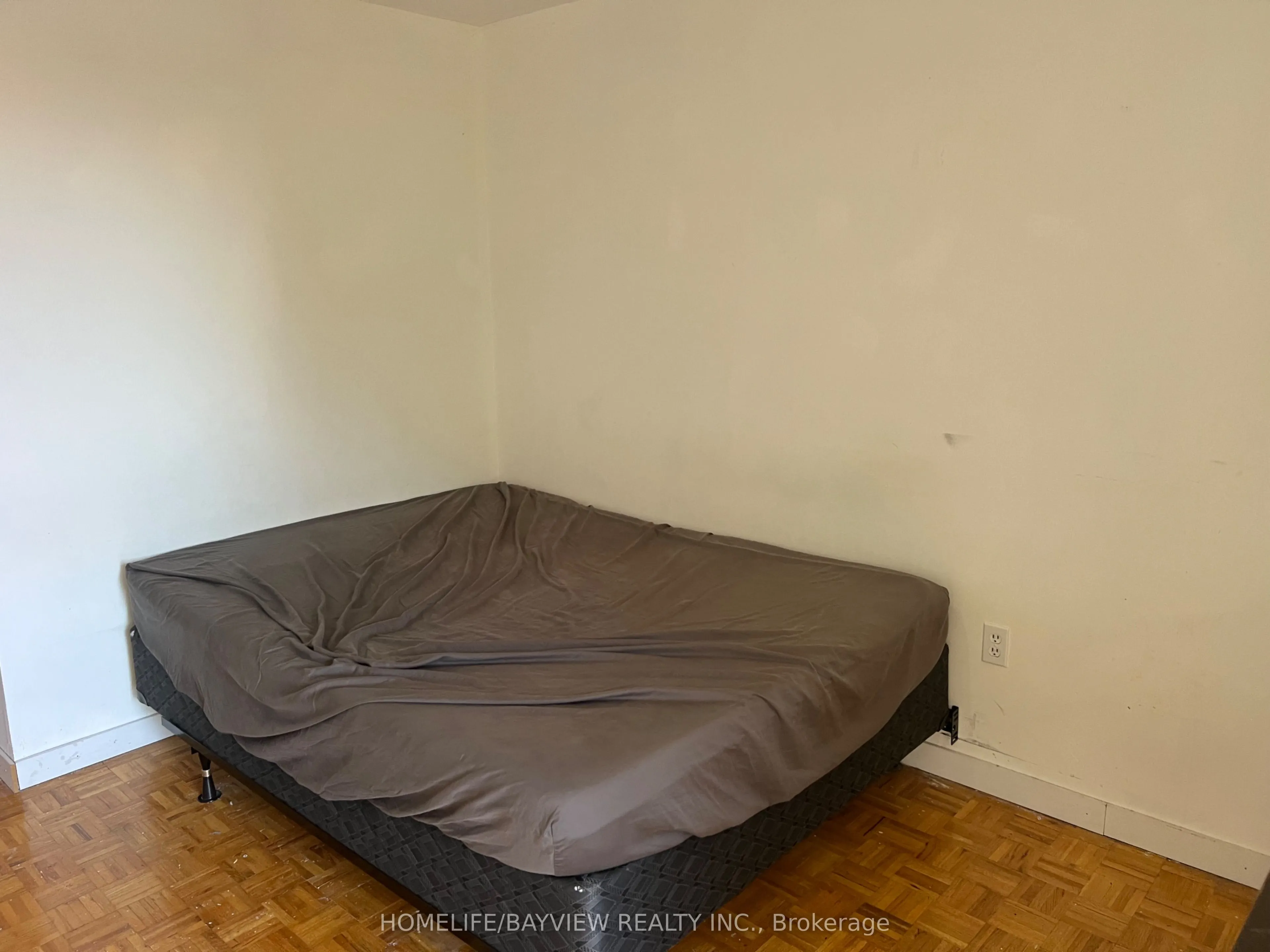 4689 Jane Street, #402