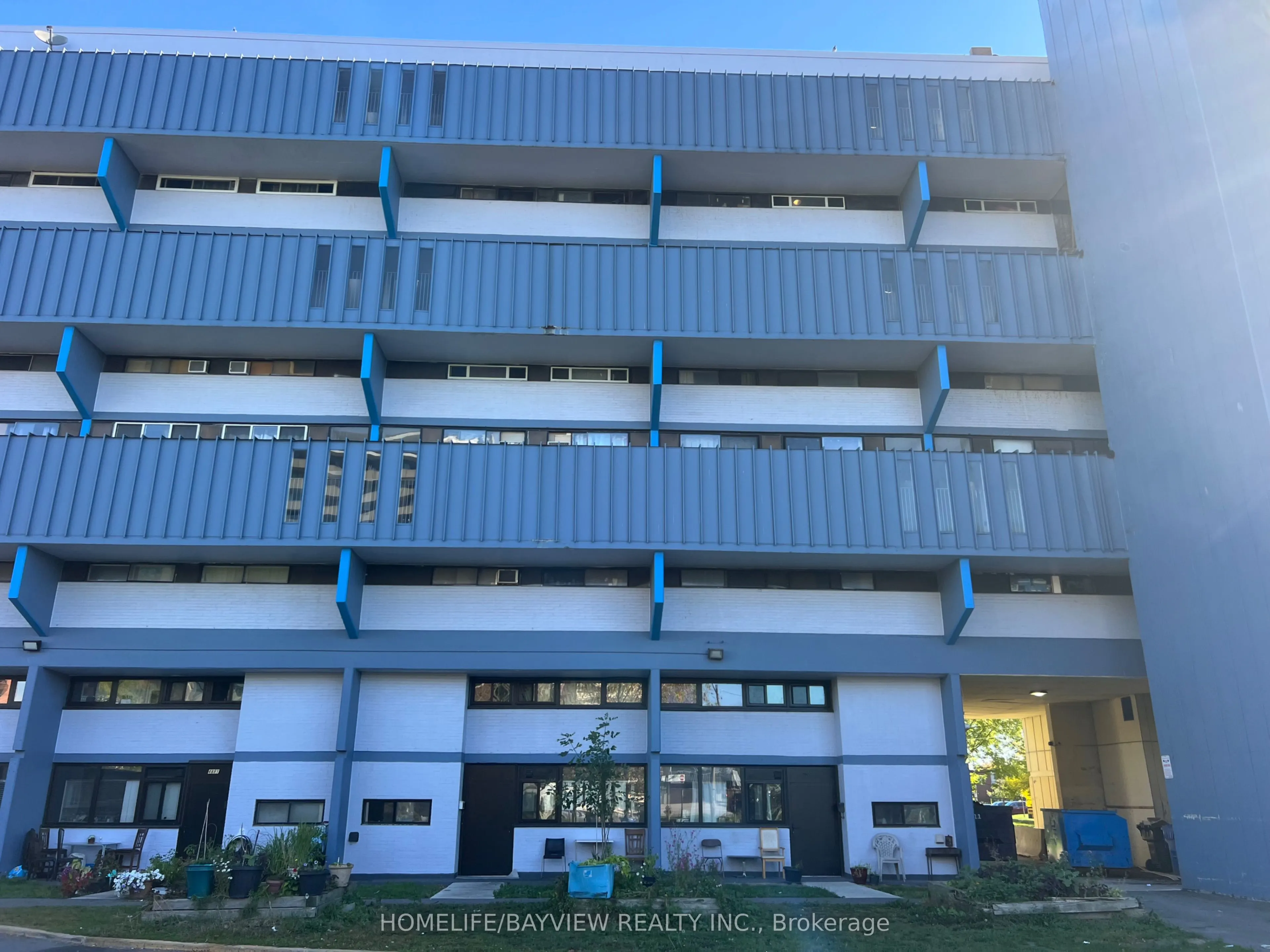 4689 Jane Street, #402