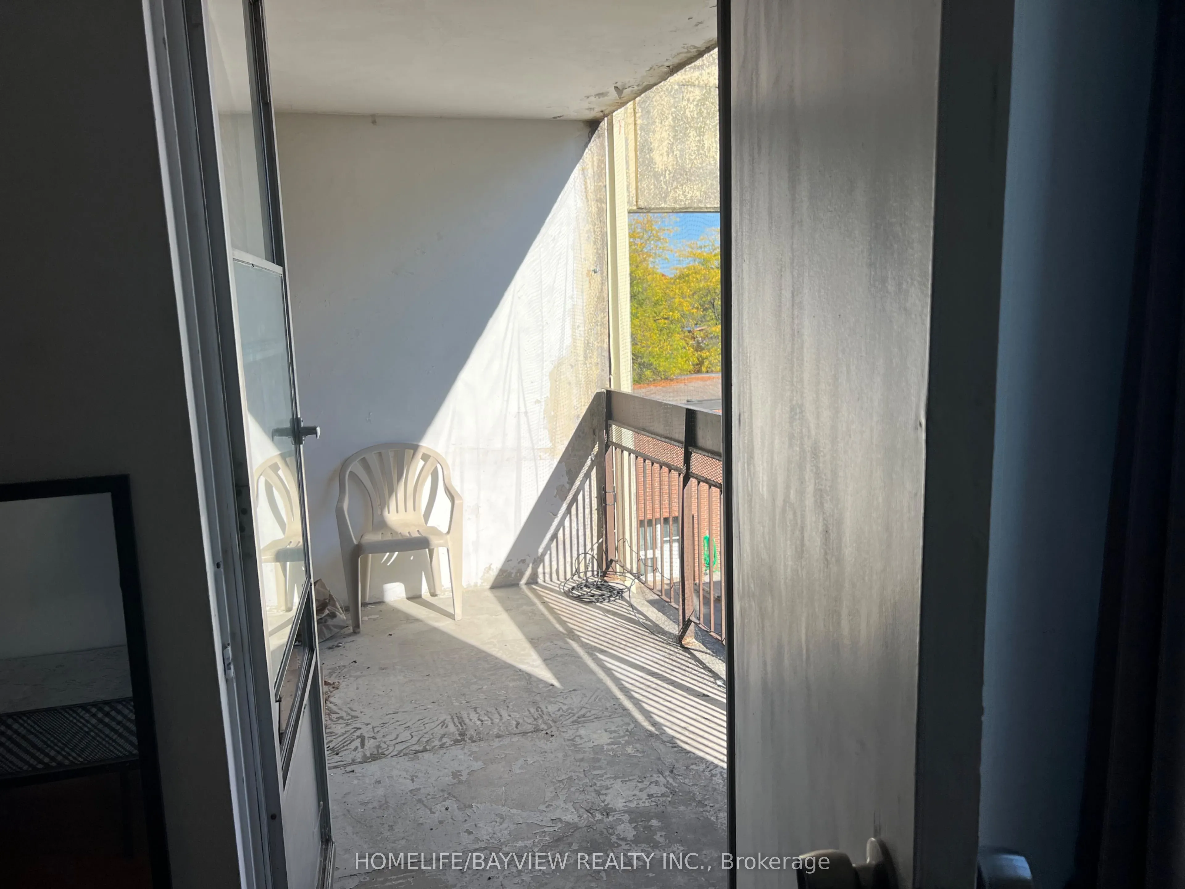 4689 Jane Street, #402