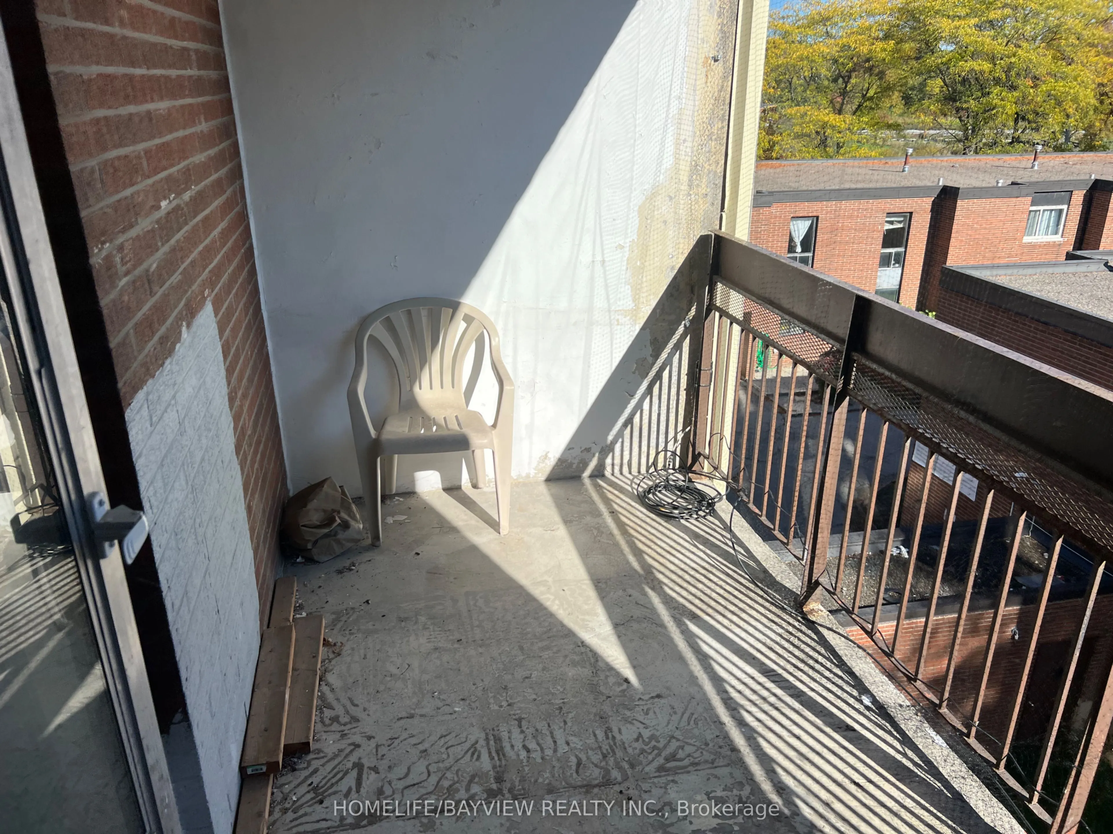4689 Jane Street, #402