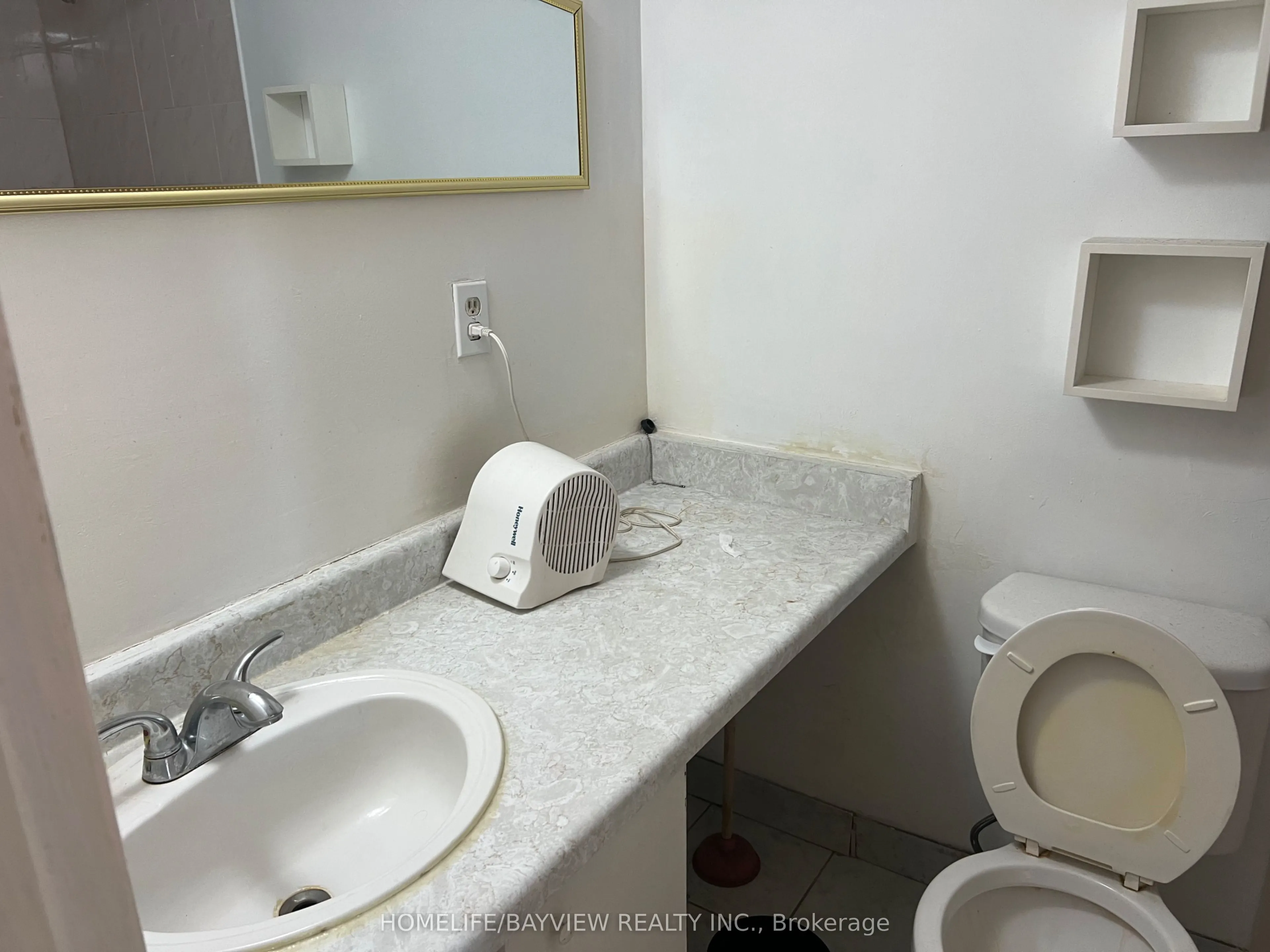 4689 Jane Street, #402