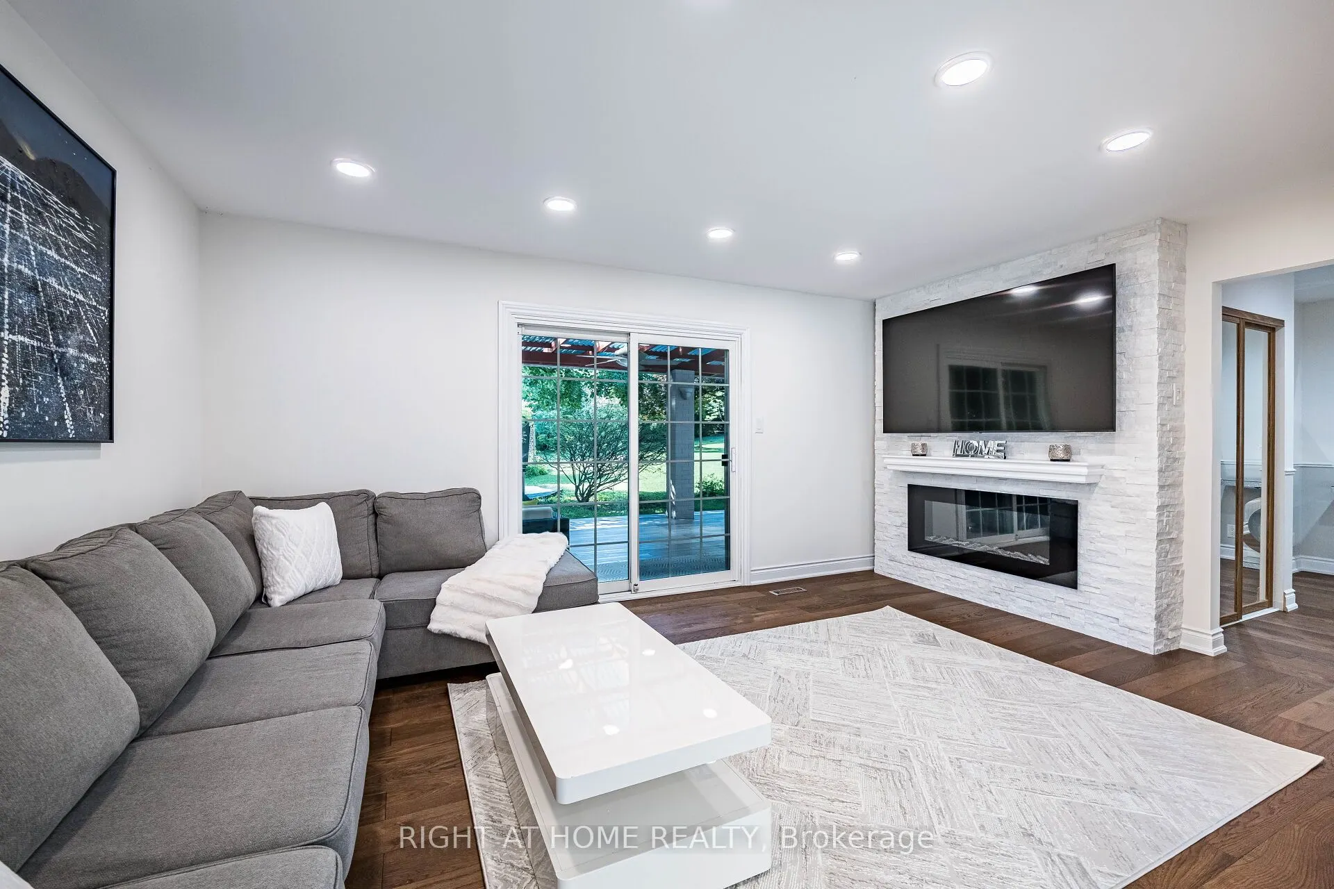 3981 Mahogany Row