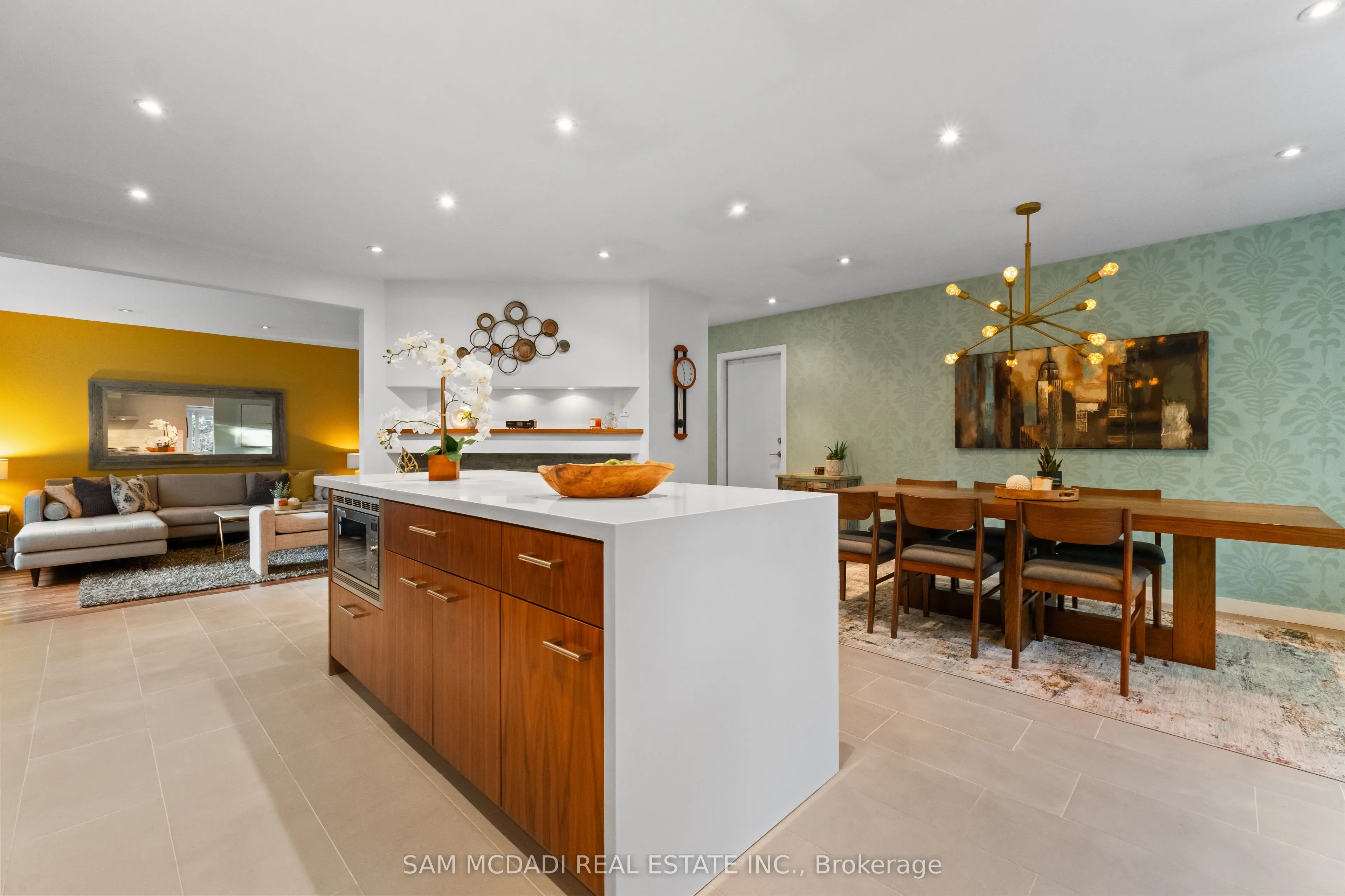 2480 Parmeer Drive