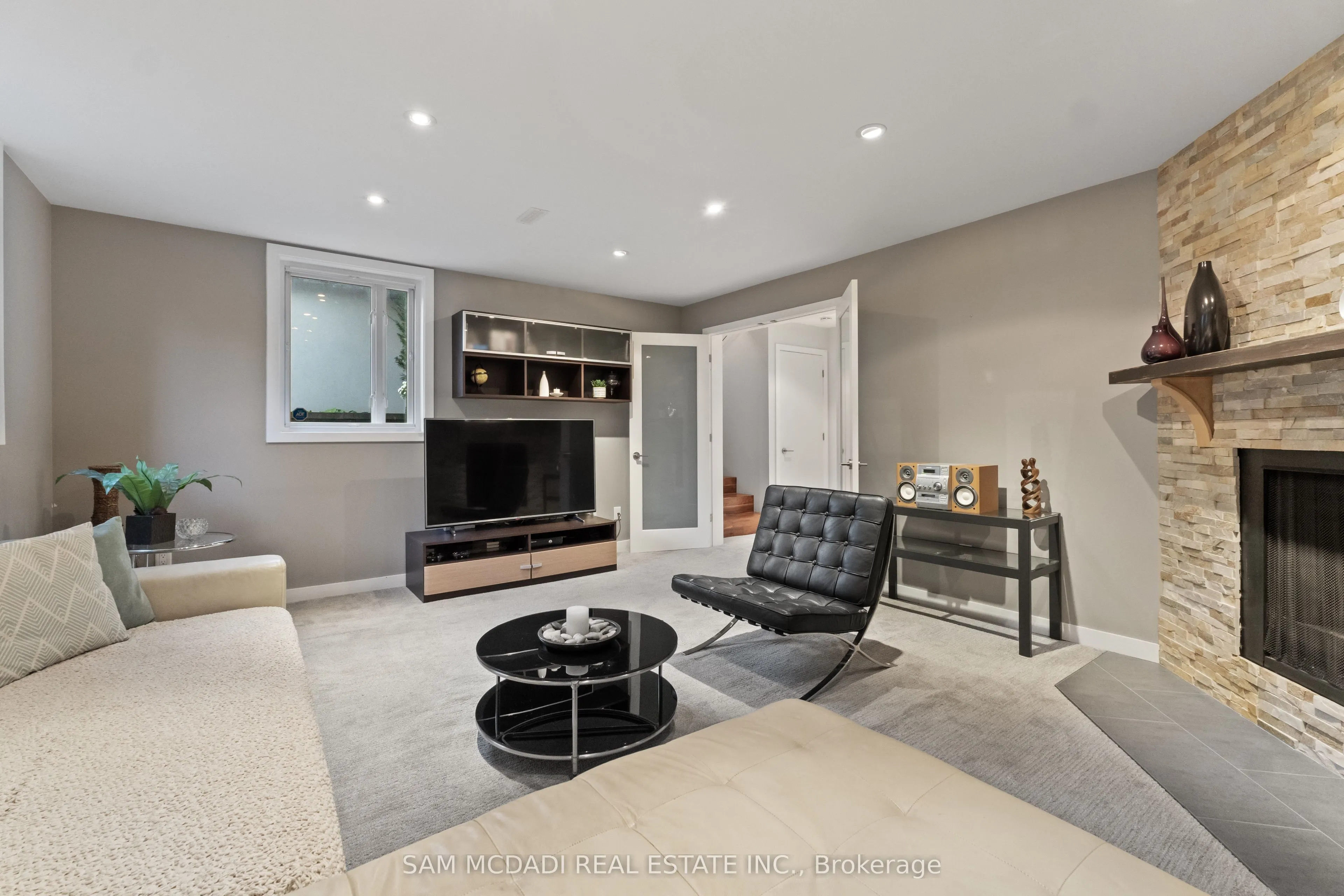 2480 Parmeer Drive