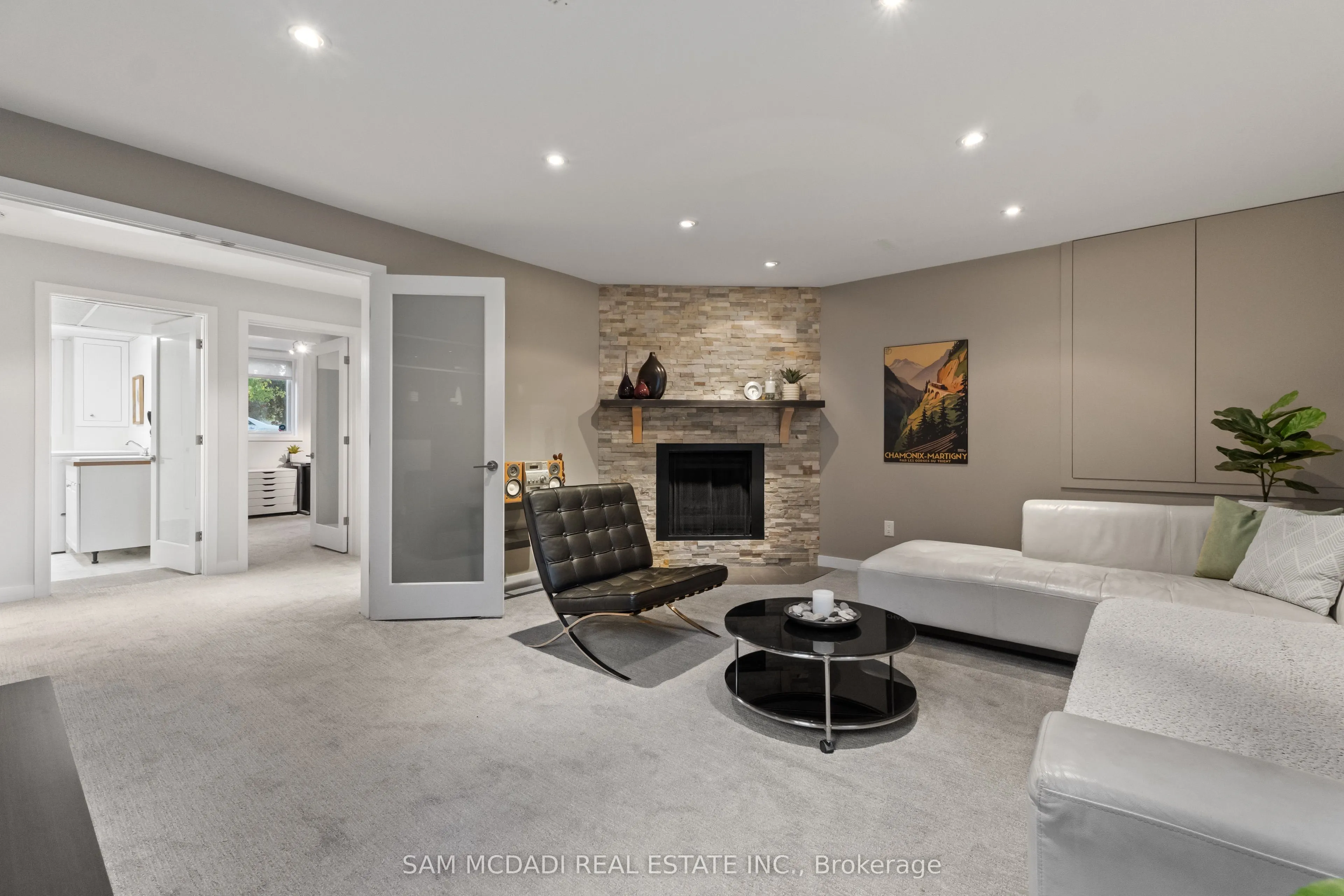 2480 Parmeer Drive