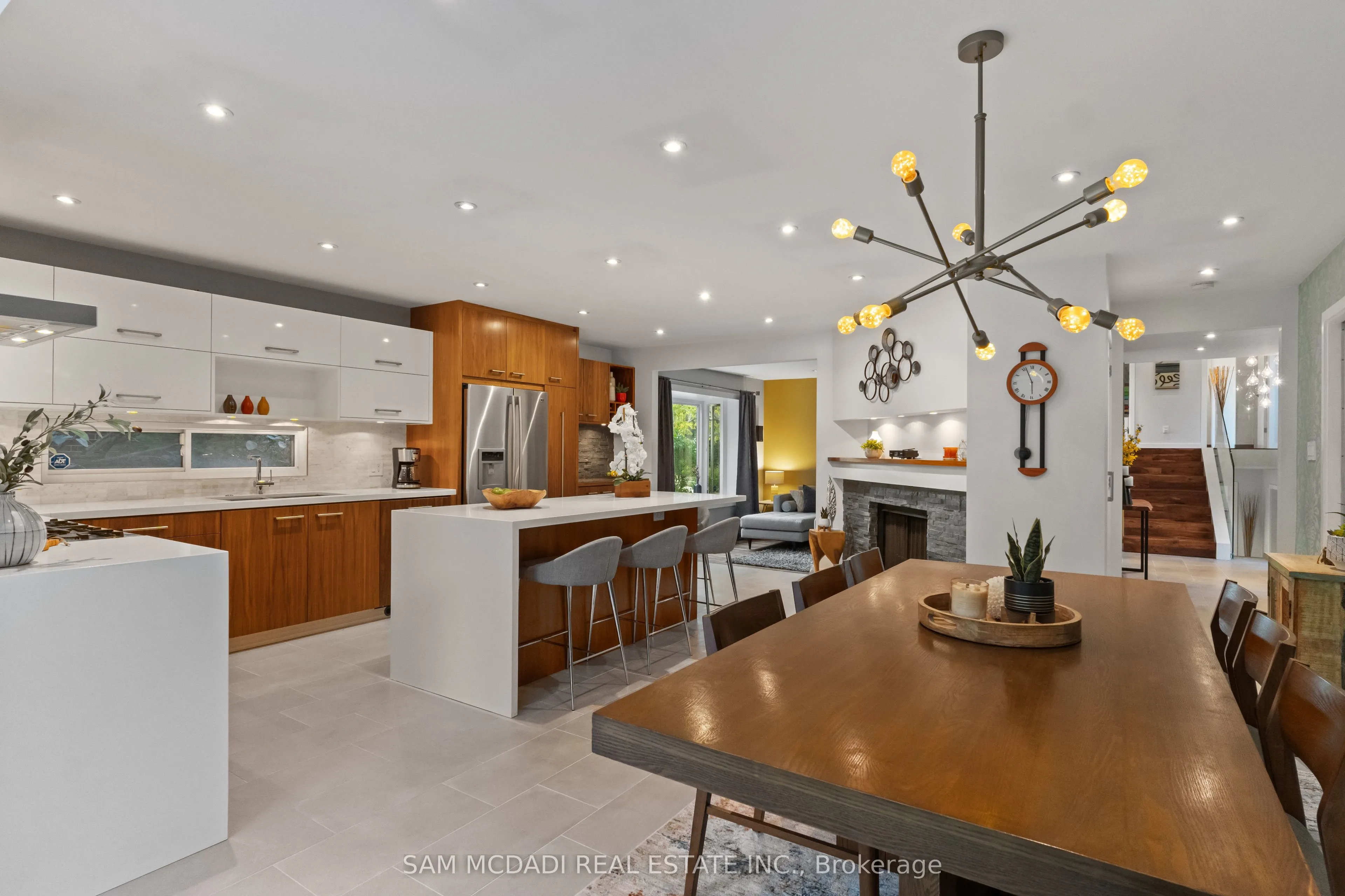2480 Parmeer Drive