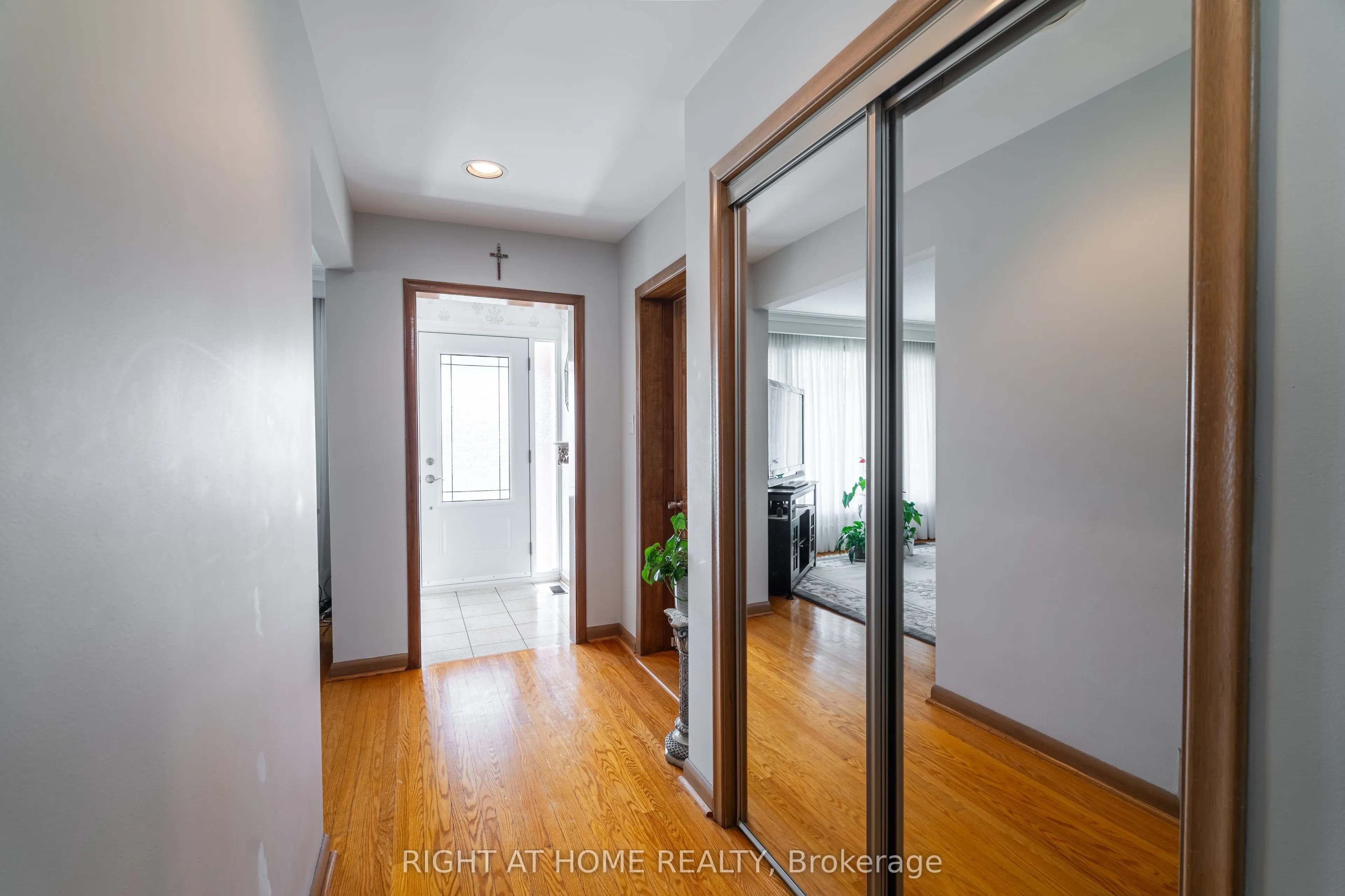 1012 Castlefield Avenue