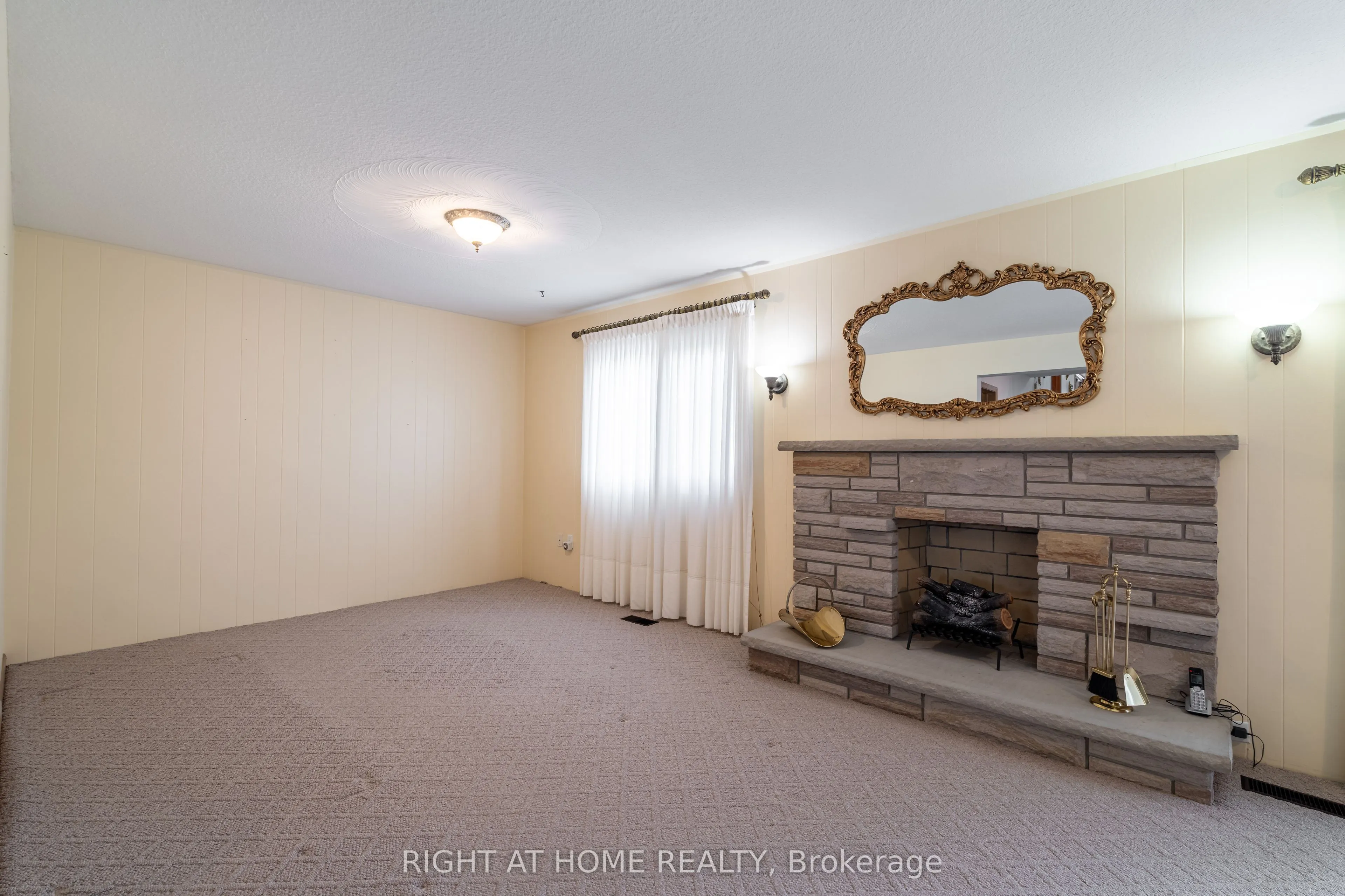 1012 Castlefield Avenue