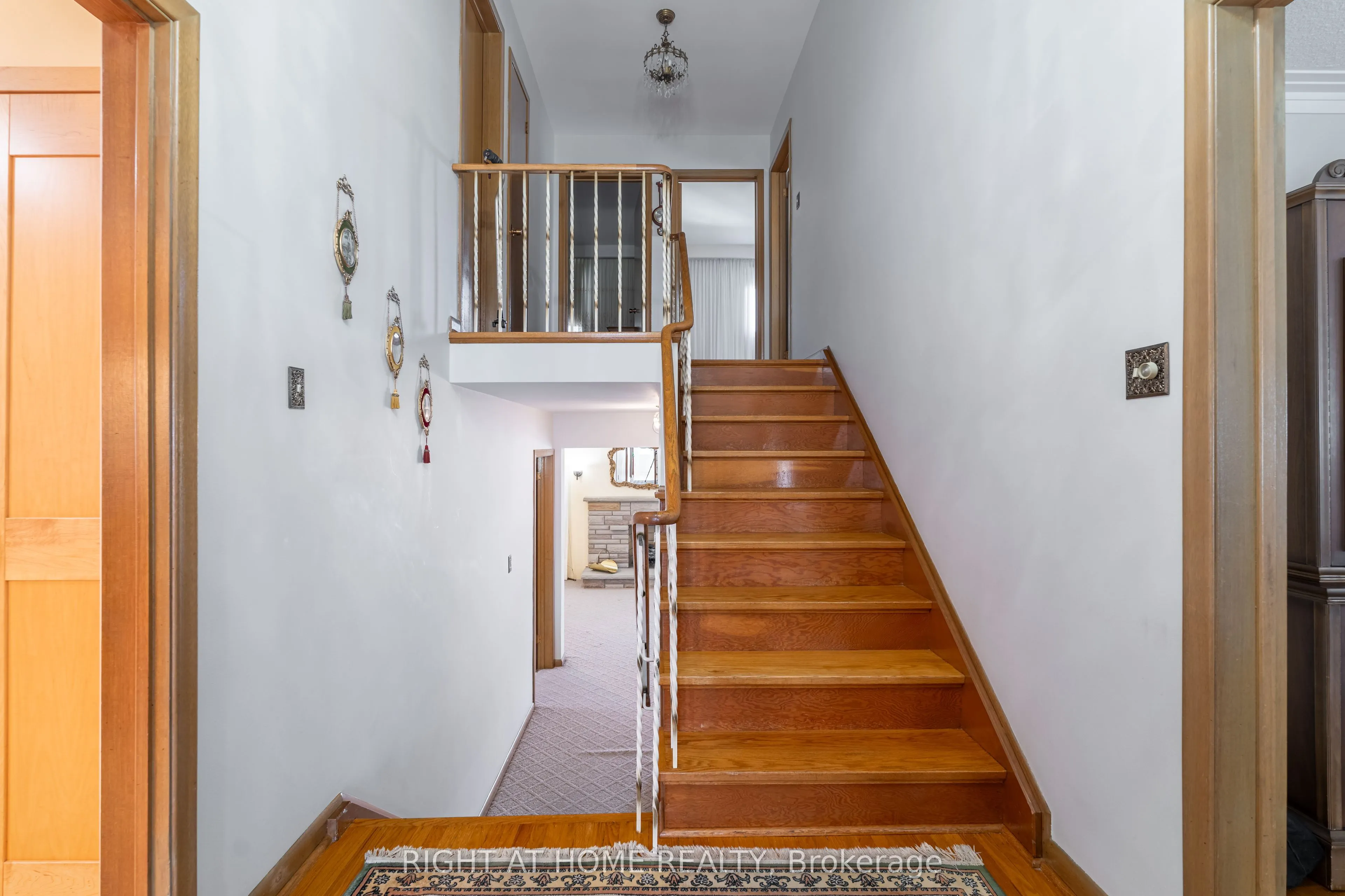 1012 Castlefield Avenue