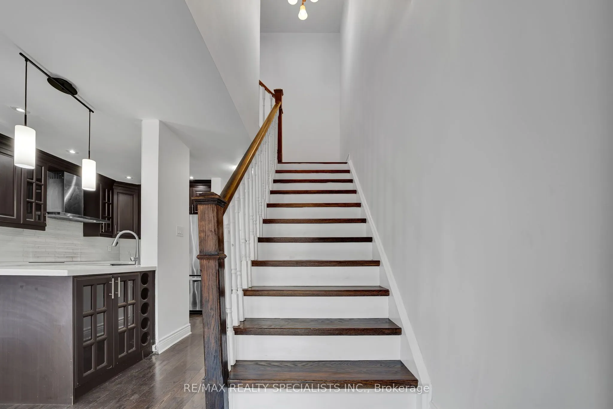 3 Rockgarden Trail N