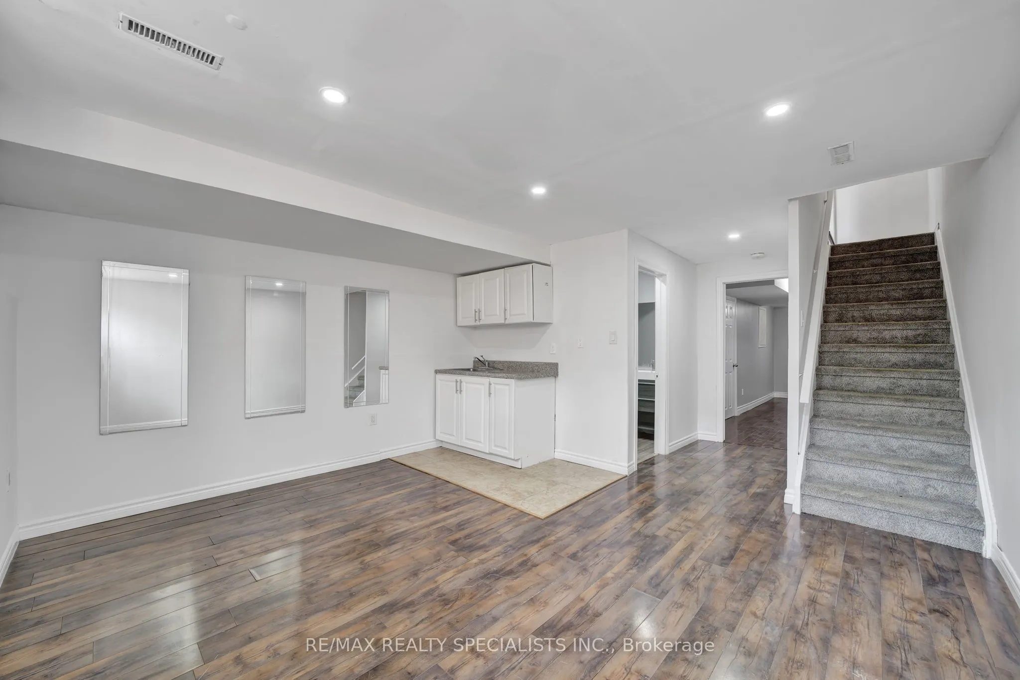3 Rockgarden Trail N