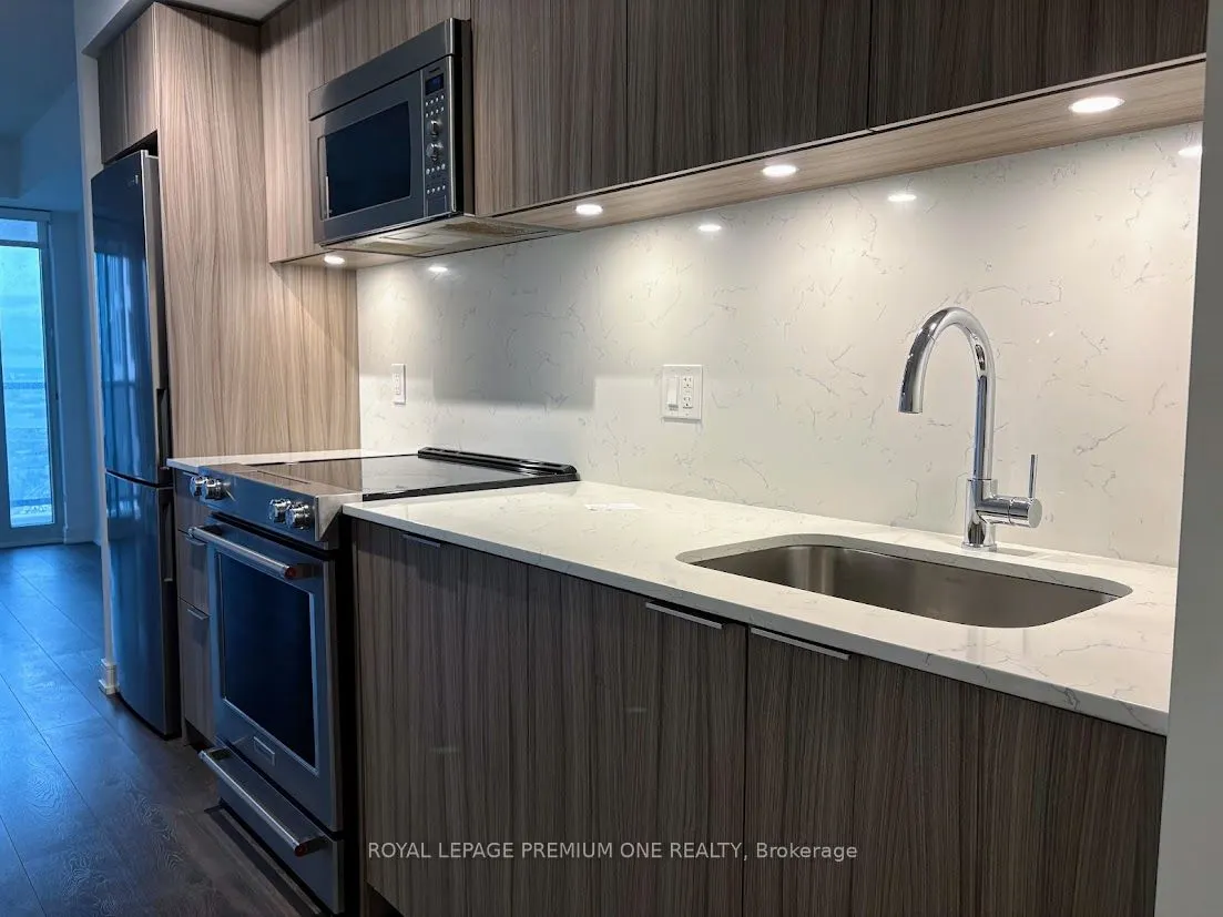 30 SAMUEL WOOD Way, #2111