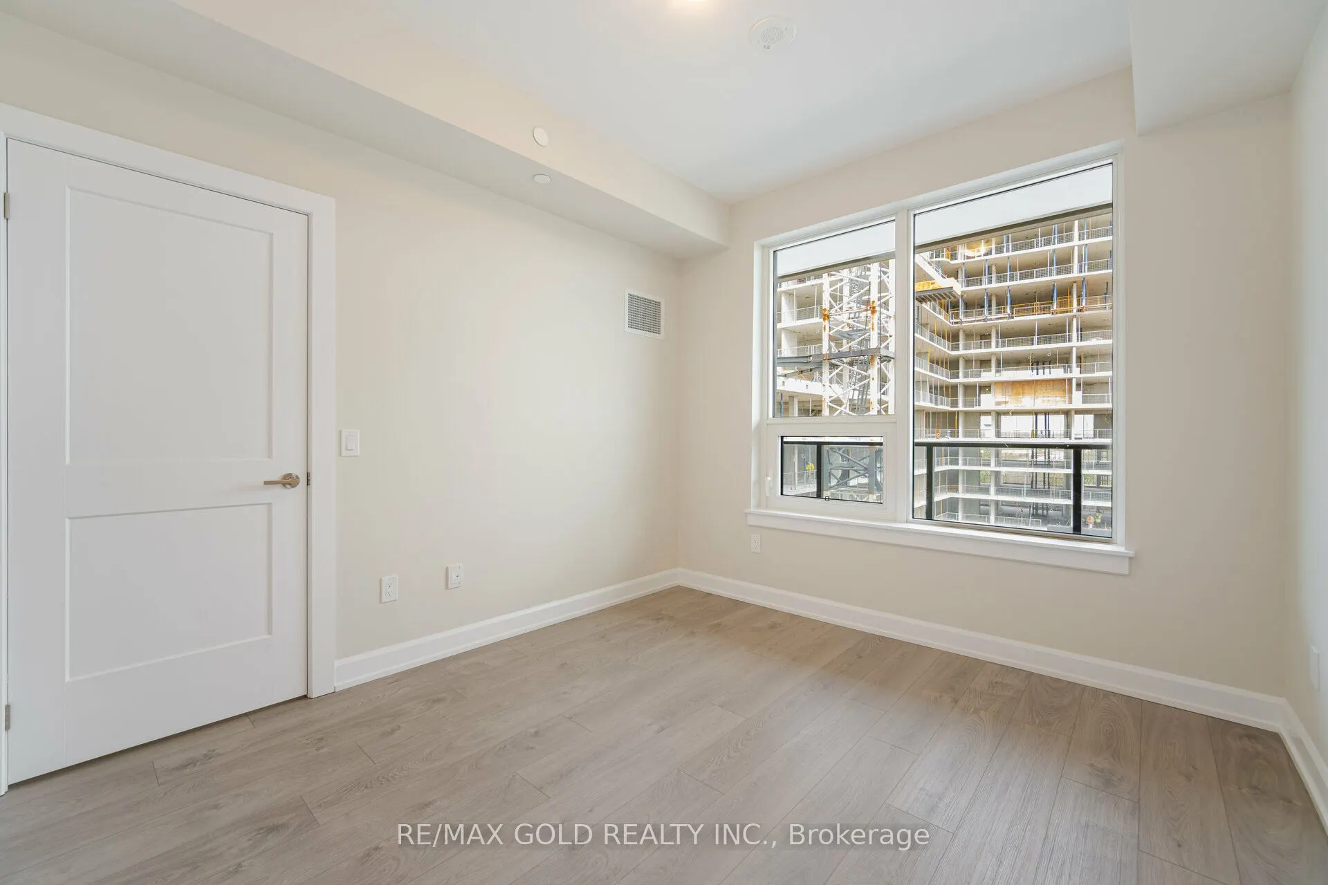 3220 William Coltson Avenue E, #817