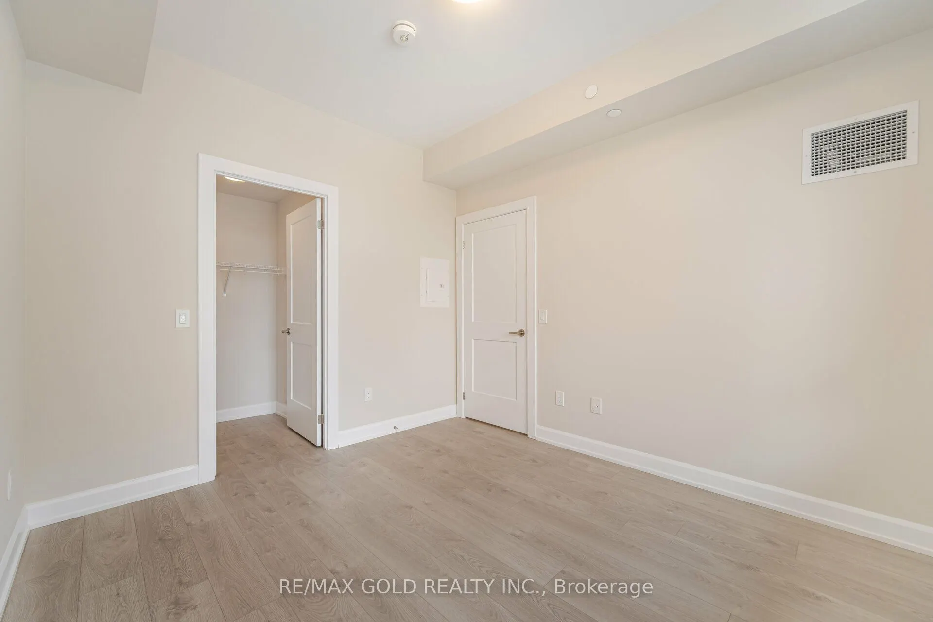 3220 William Coltson Avenue E, #817