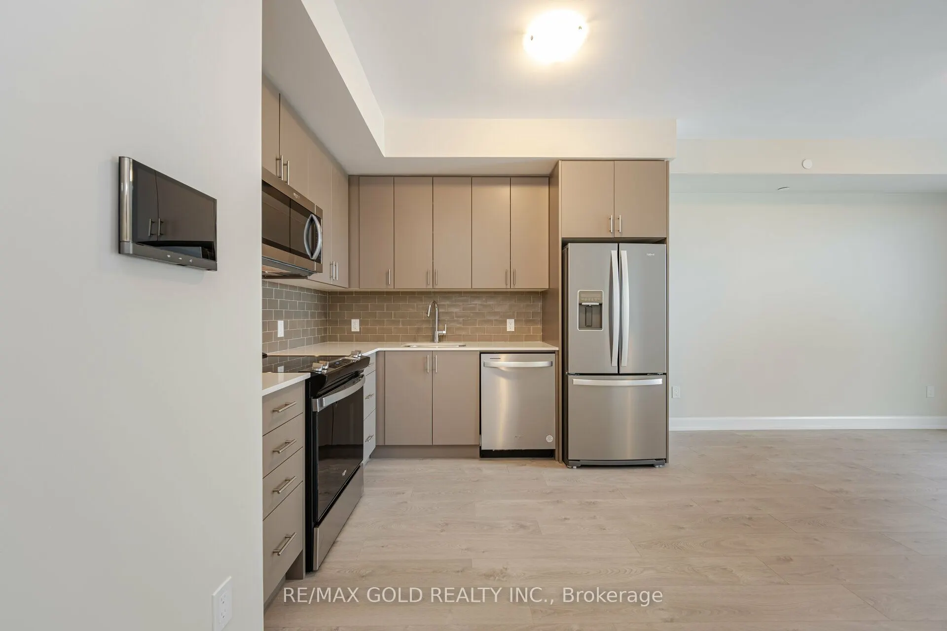 3220 William Coltson Avenue E, #817