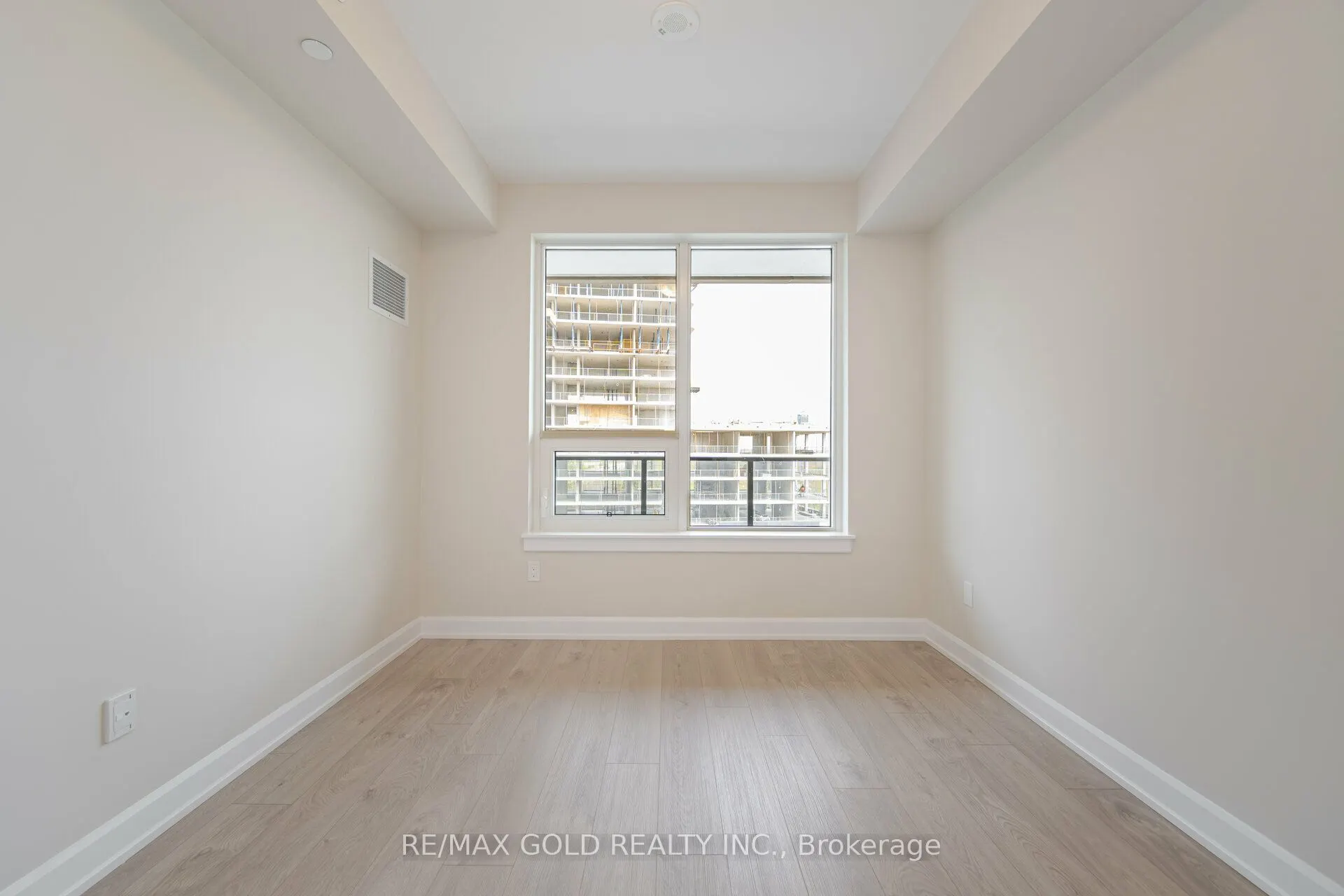 3220 William Coltson Avenue E, #817