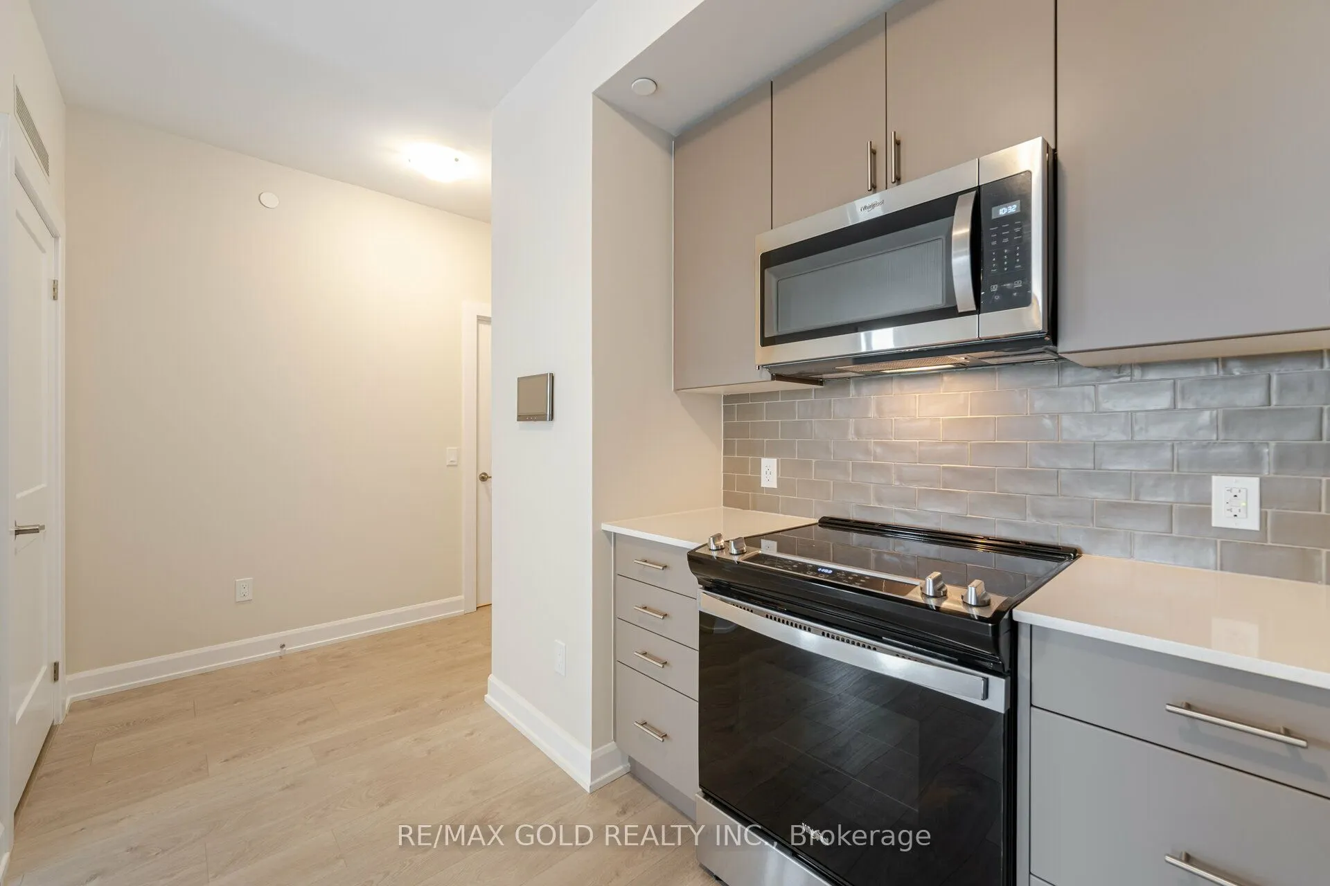 3220 William Coltson Avenue E, #817