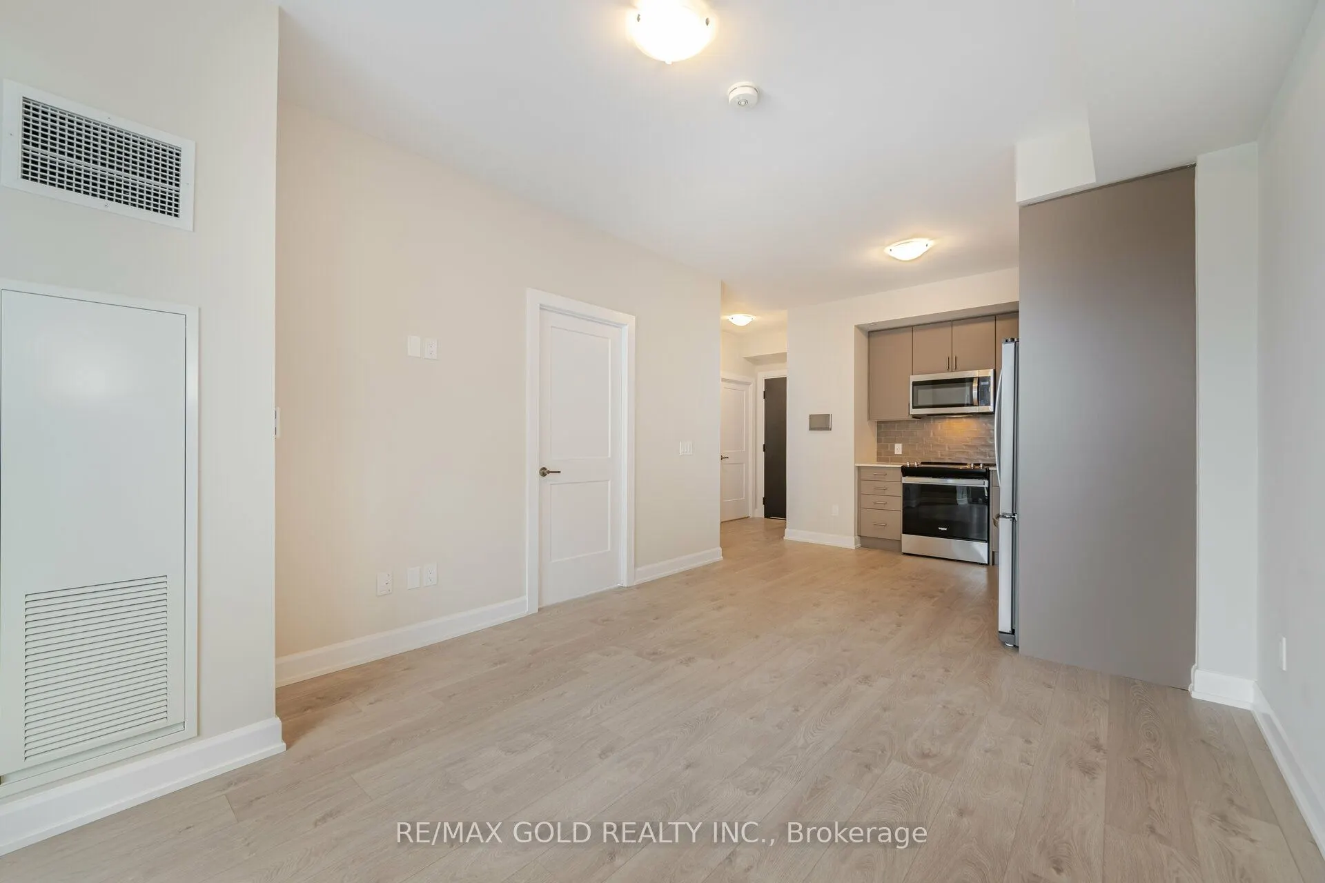 3220 William Coltson Avenue E, #817