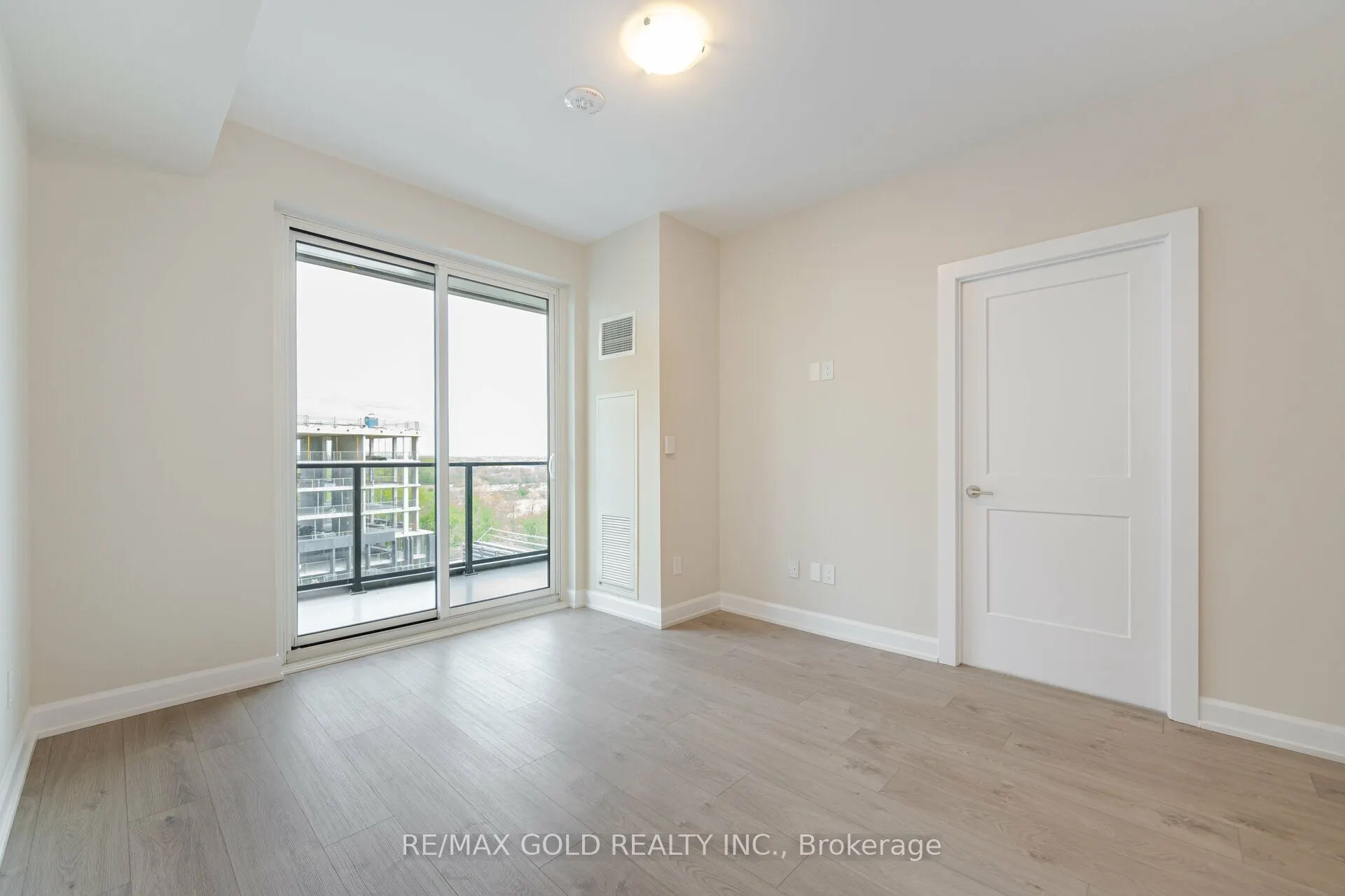 3220 William Coltson Avenue E, #817
