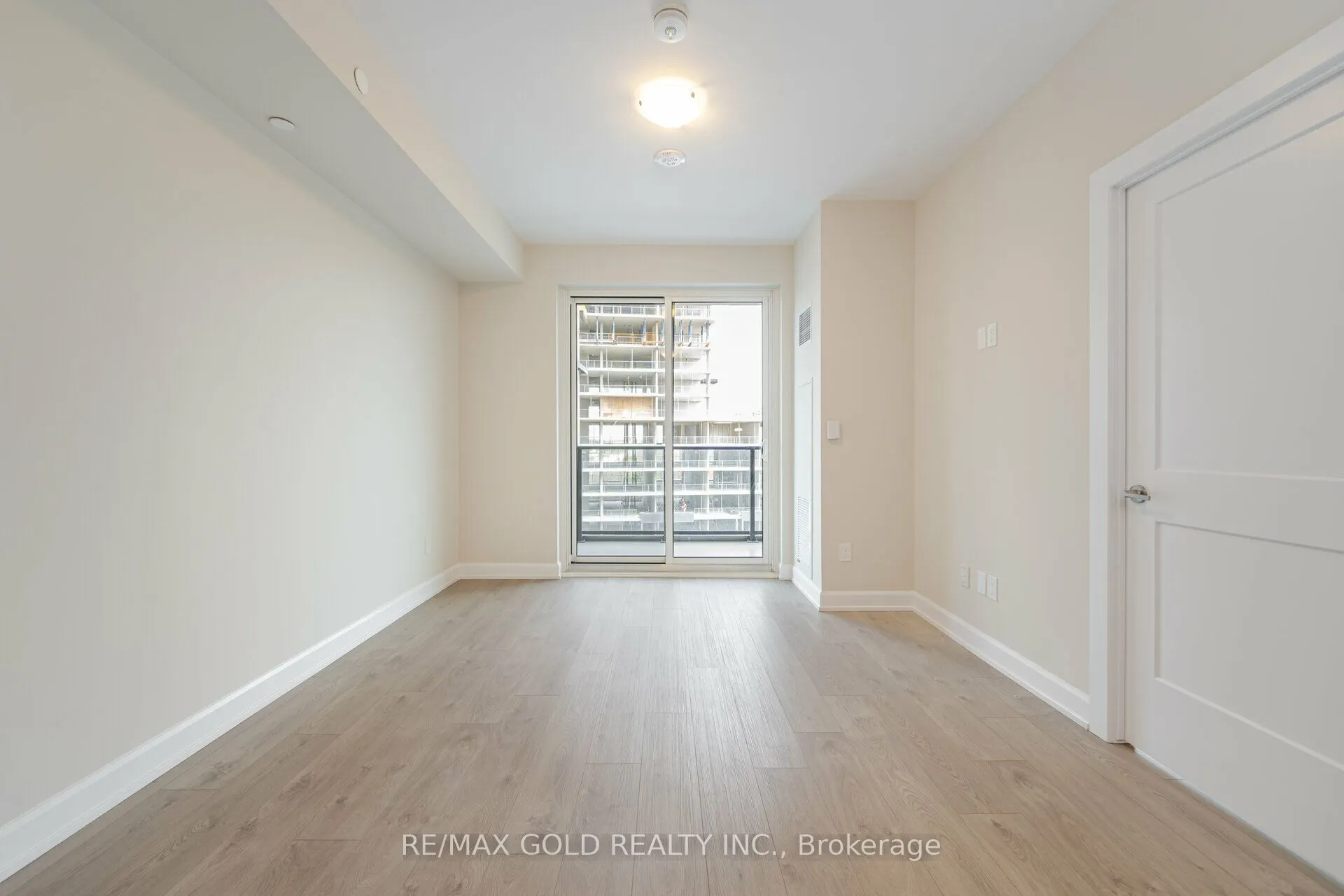 3220 William Coltson Avenue E, #817