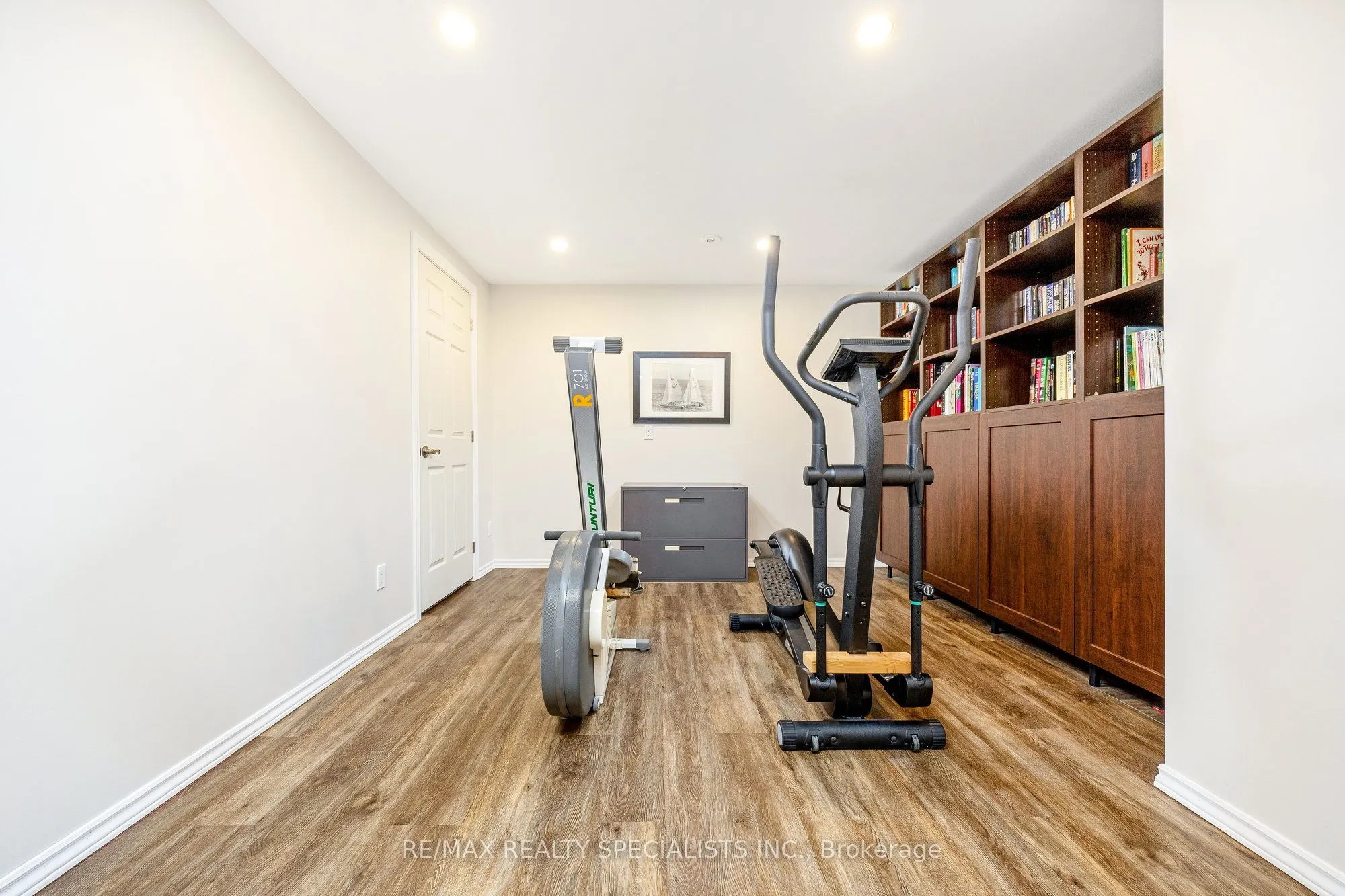 855 FOWLES Court