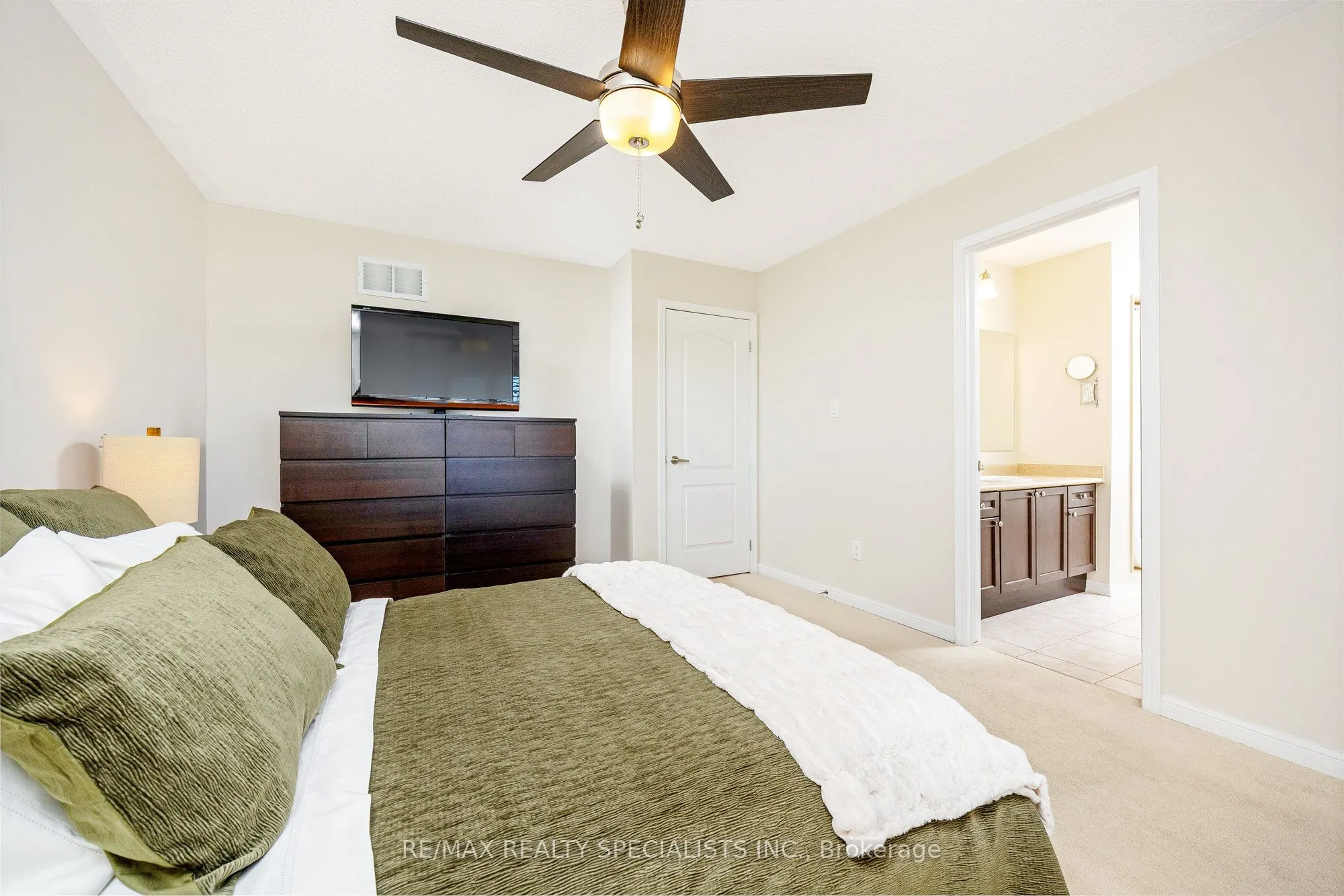 855 FOWLES Court