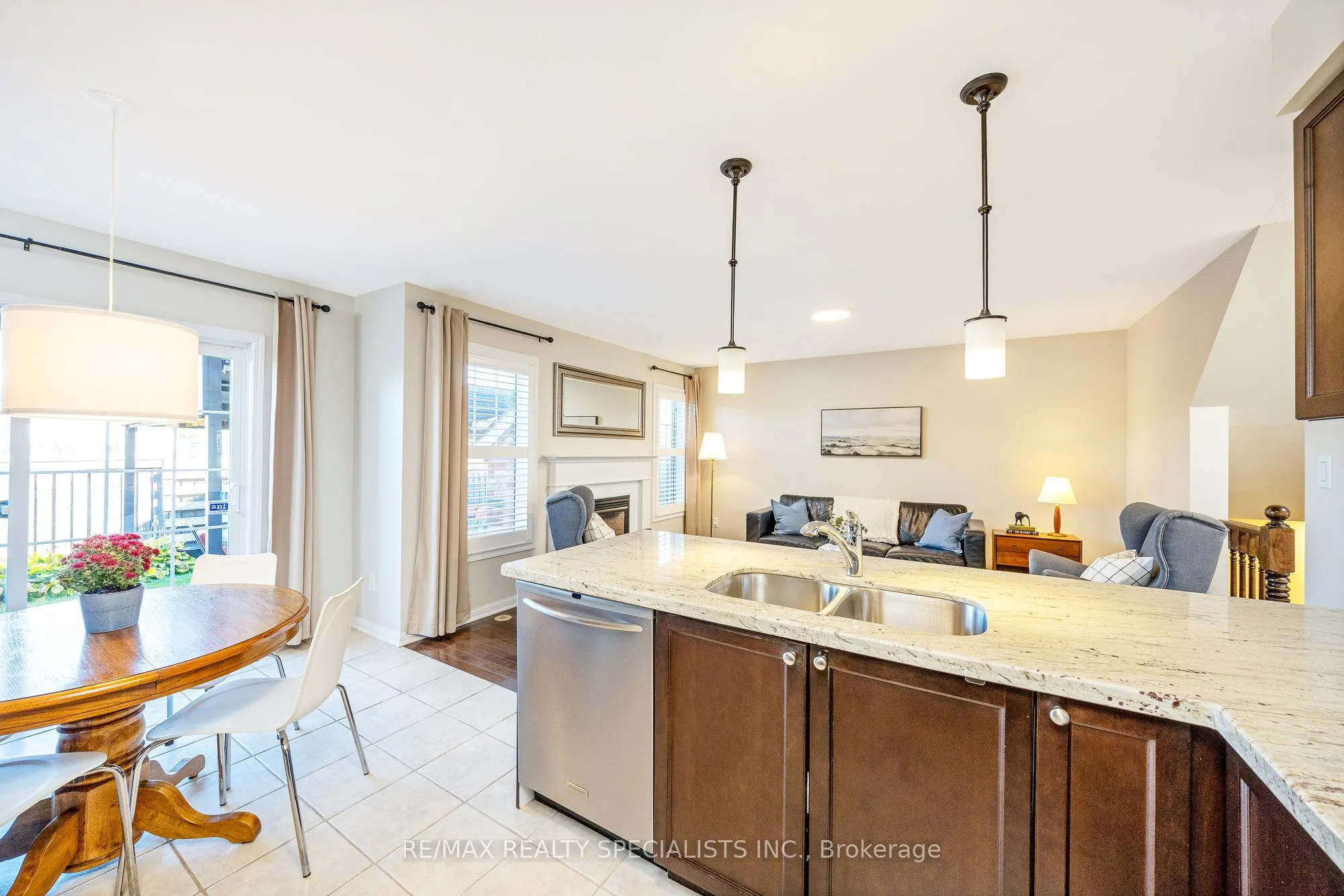 855 FOWLES Court