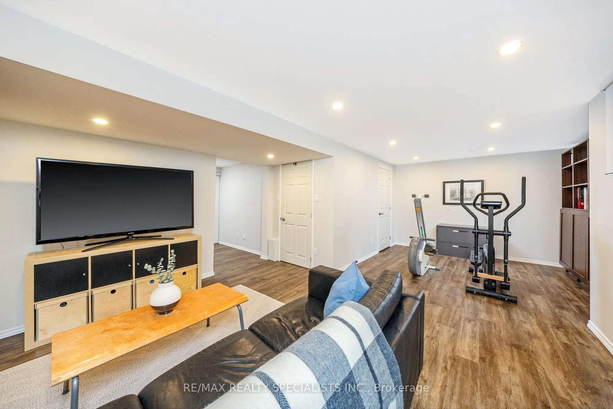 855 FOWLES Court