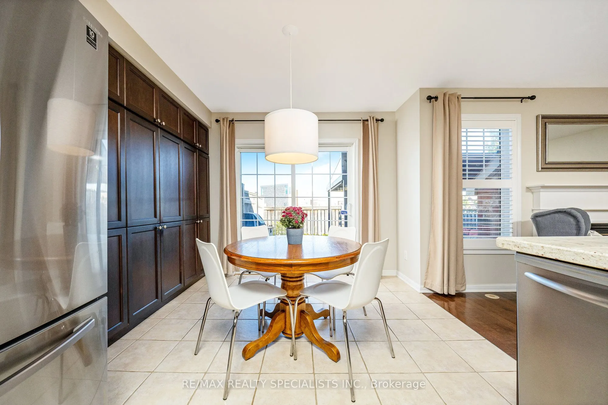 855 FOWLES Court