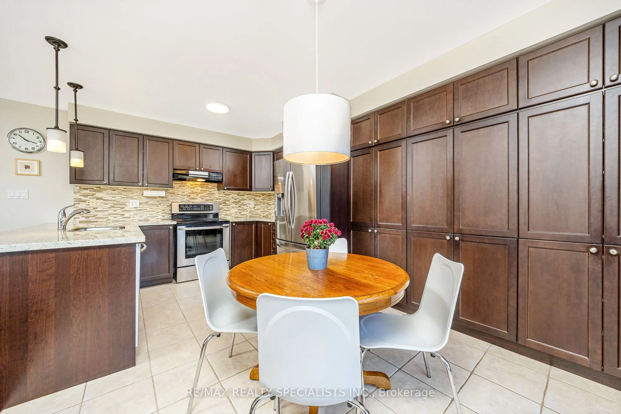 855 FOWLES Court