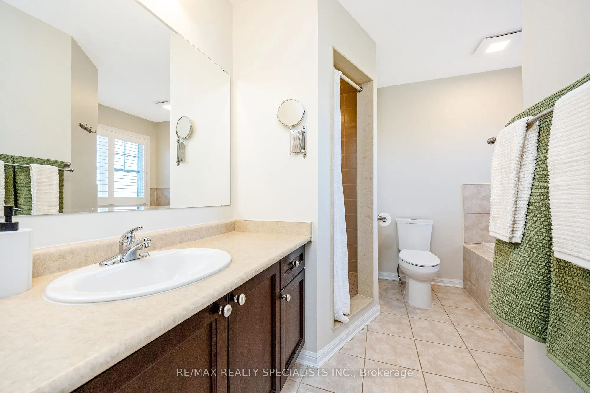 855 FOWLES Court