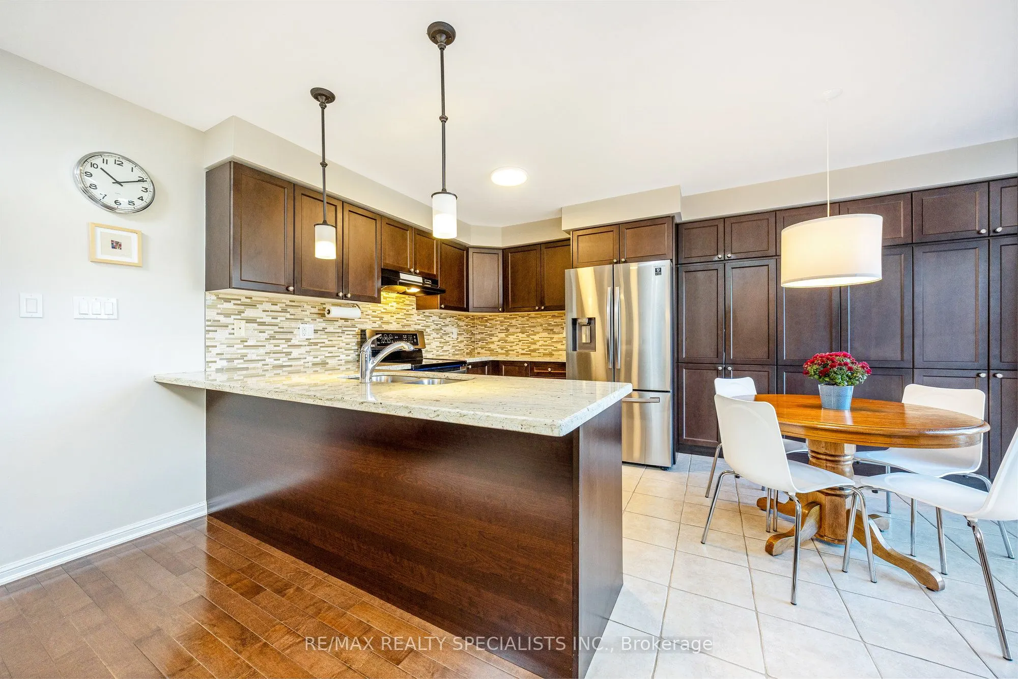 855 FOWLES Court