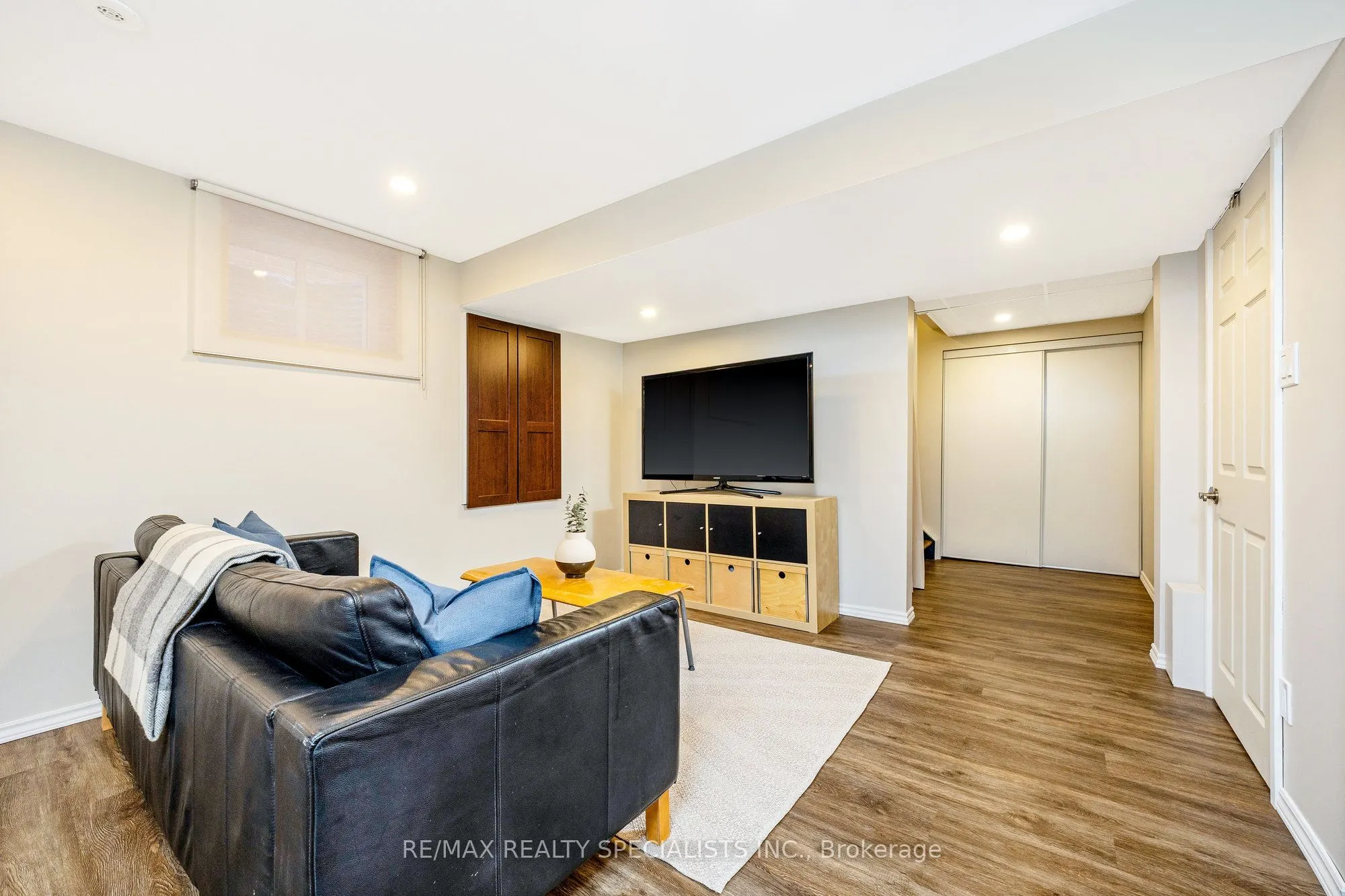 855 FOWLES Court