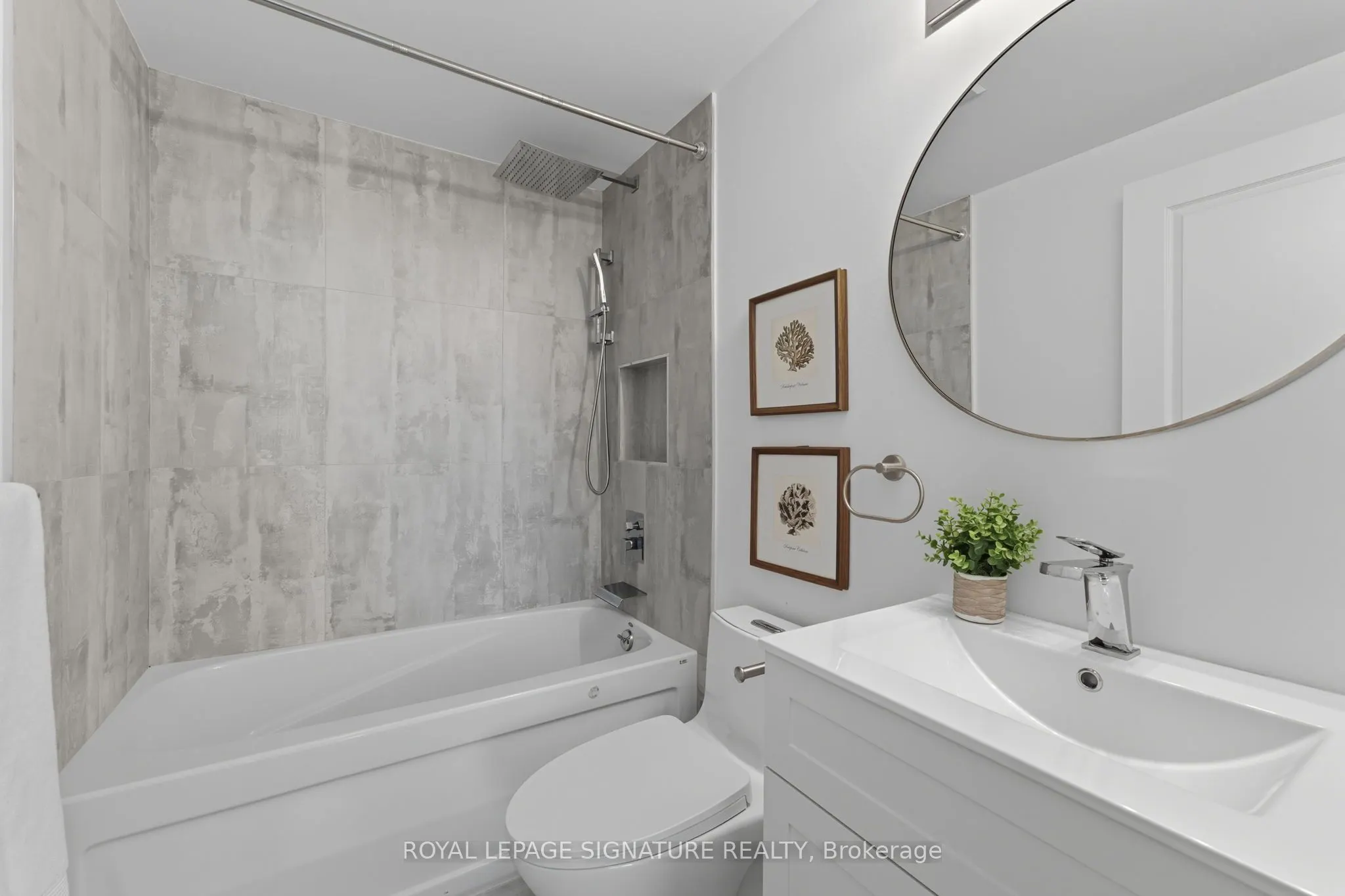 220 Burnhamthorpe Road W, #2702
