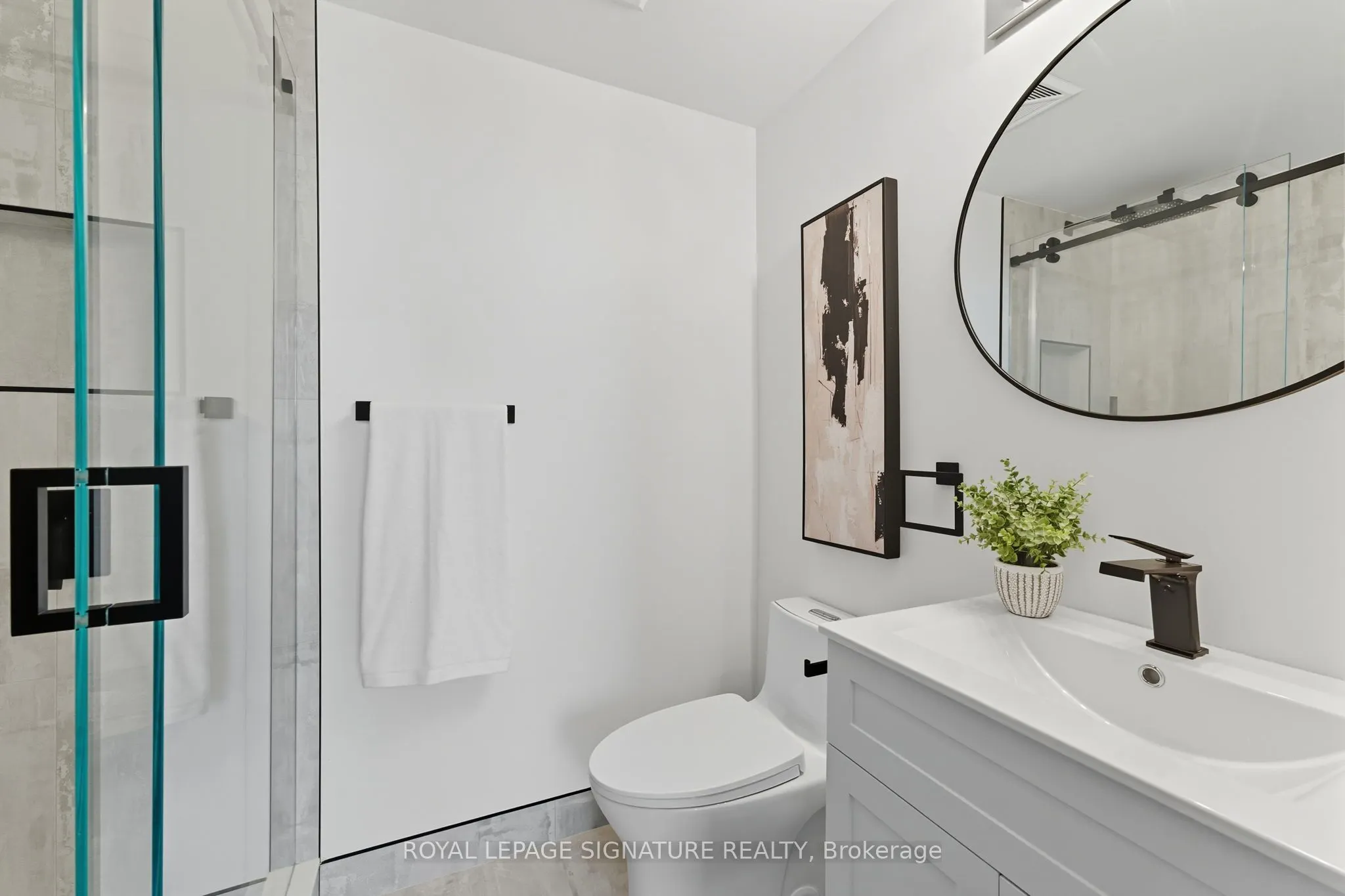 220 Burnhamthorpe Road W, #2702