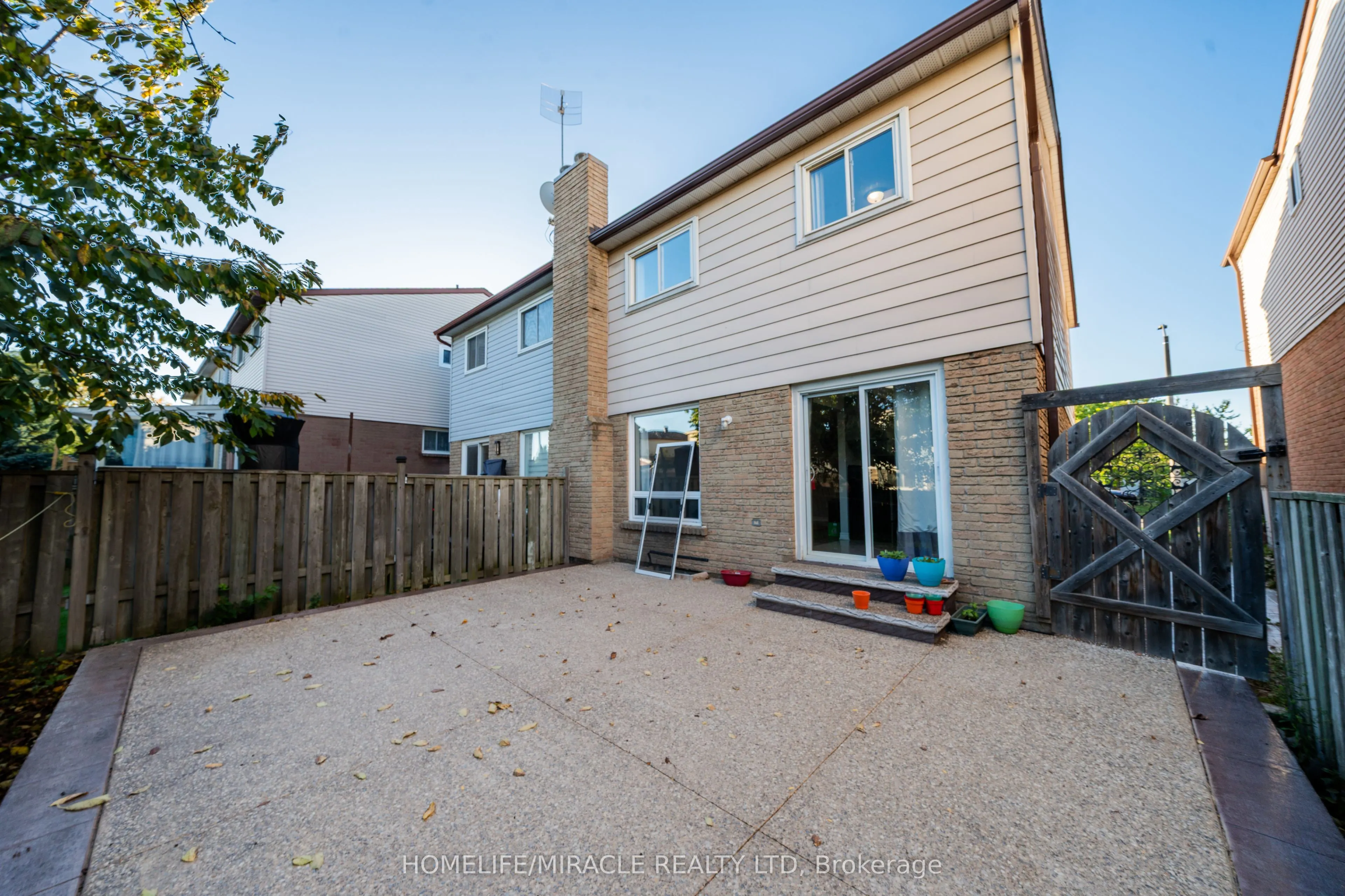 613 Galloway Crescent