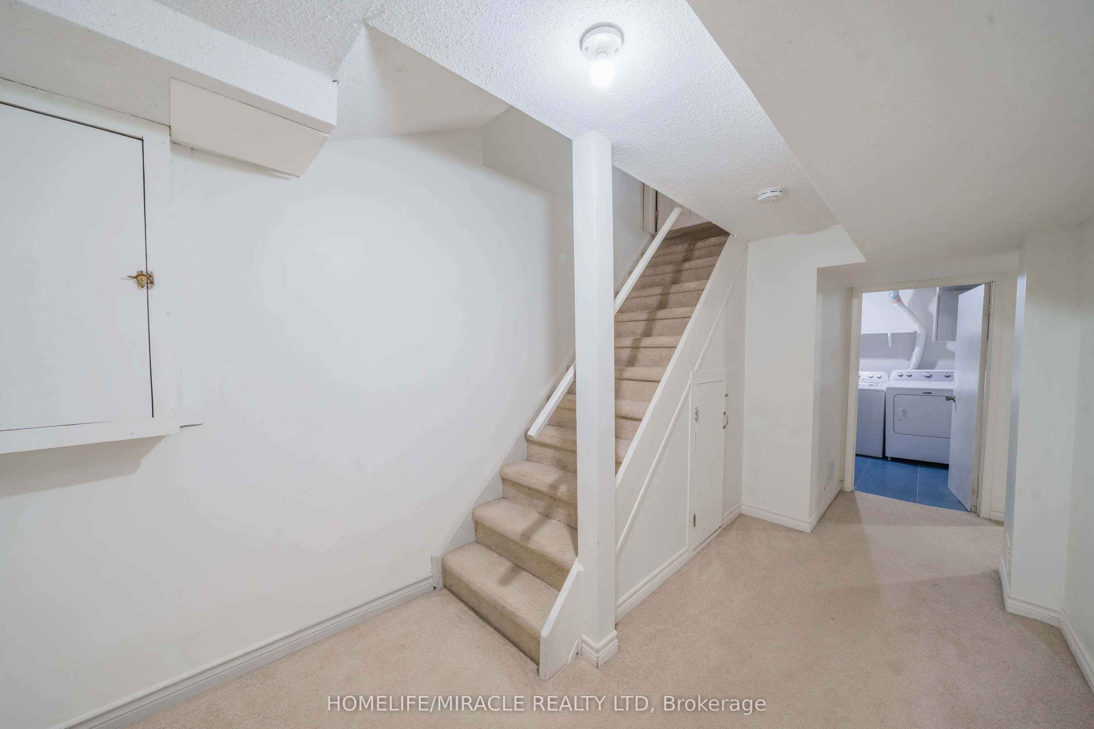 613 Galloway Crescent