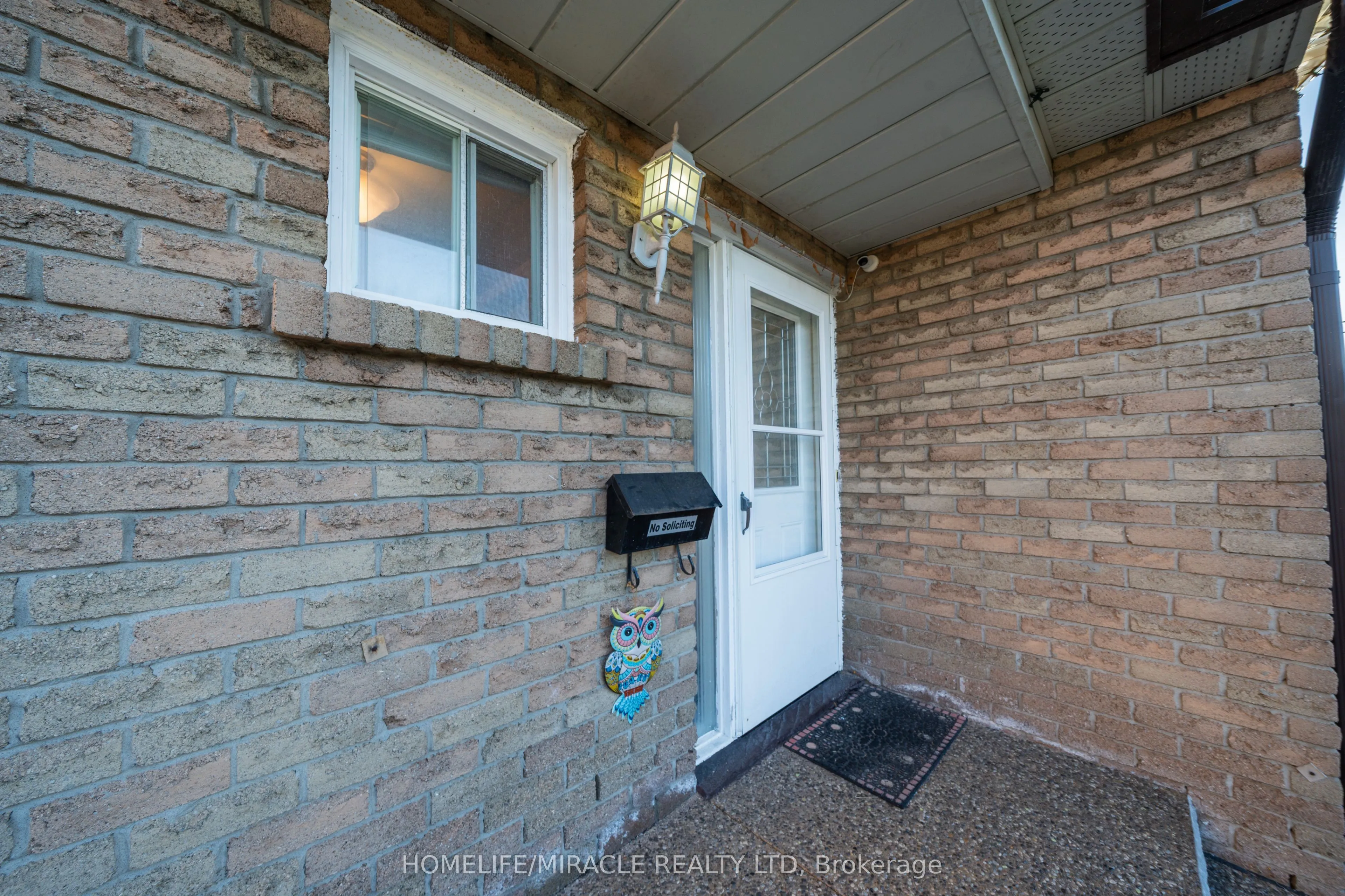 613 Galloway Crescent