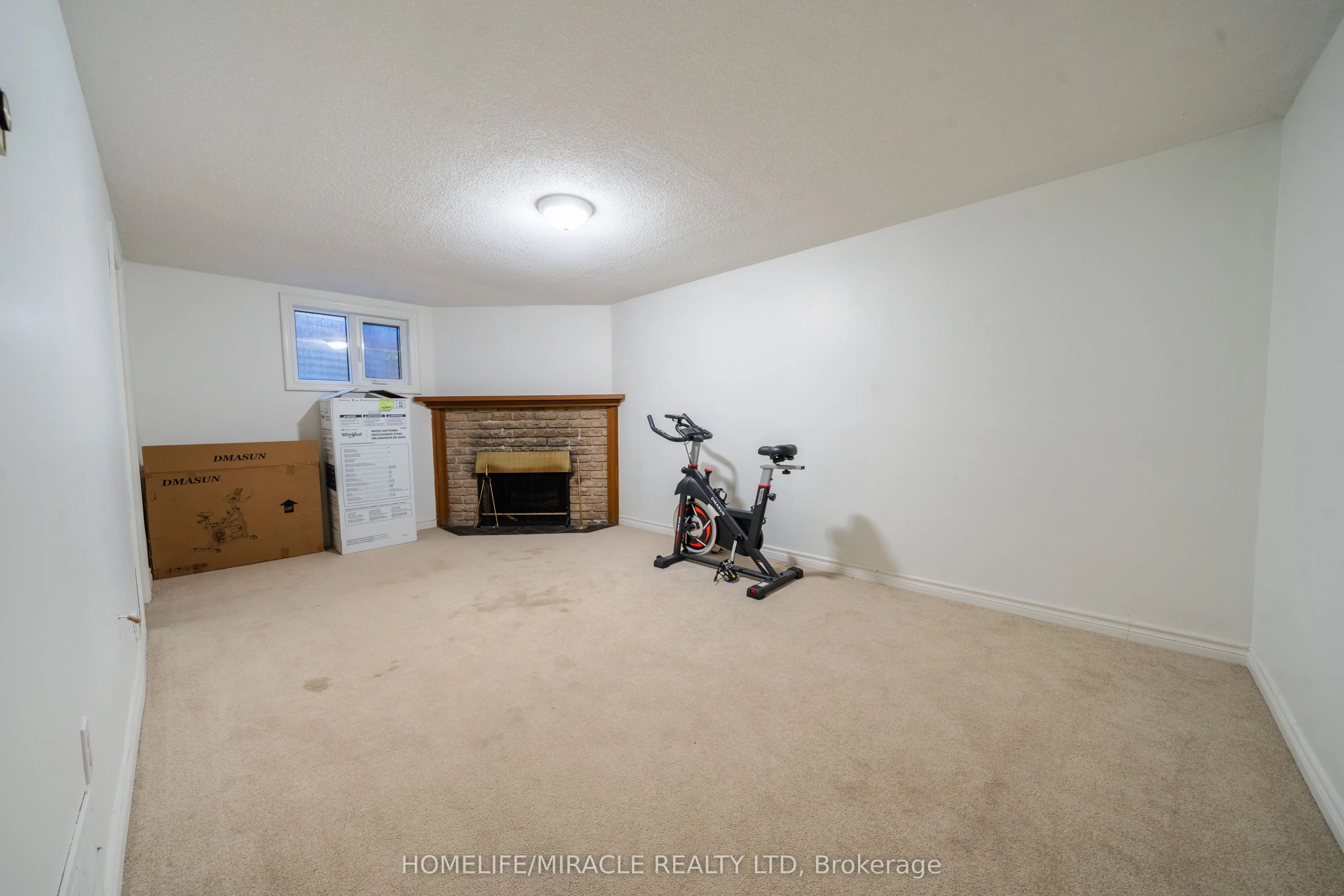 613 Galloway Crescent