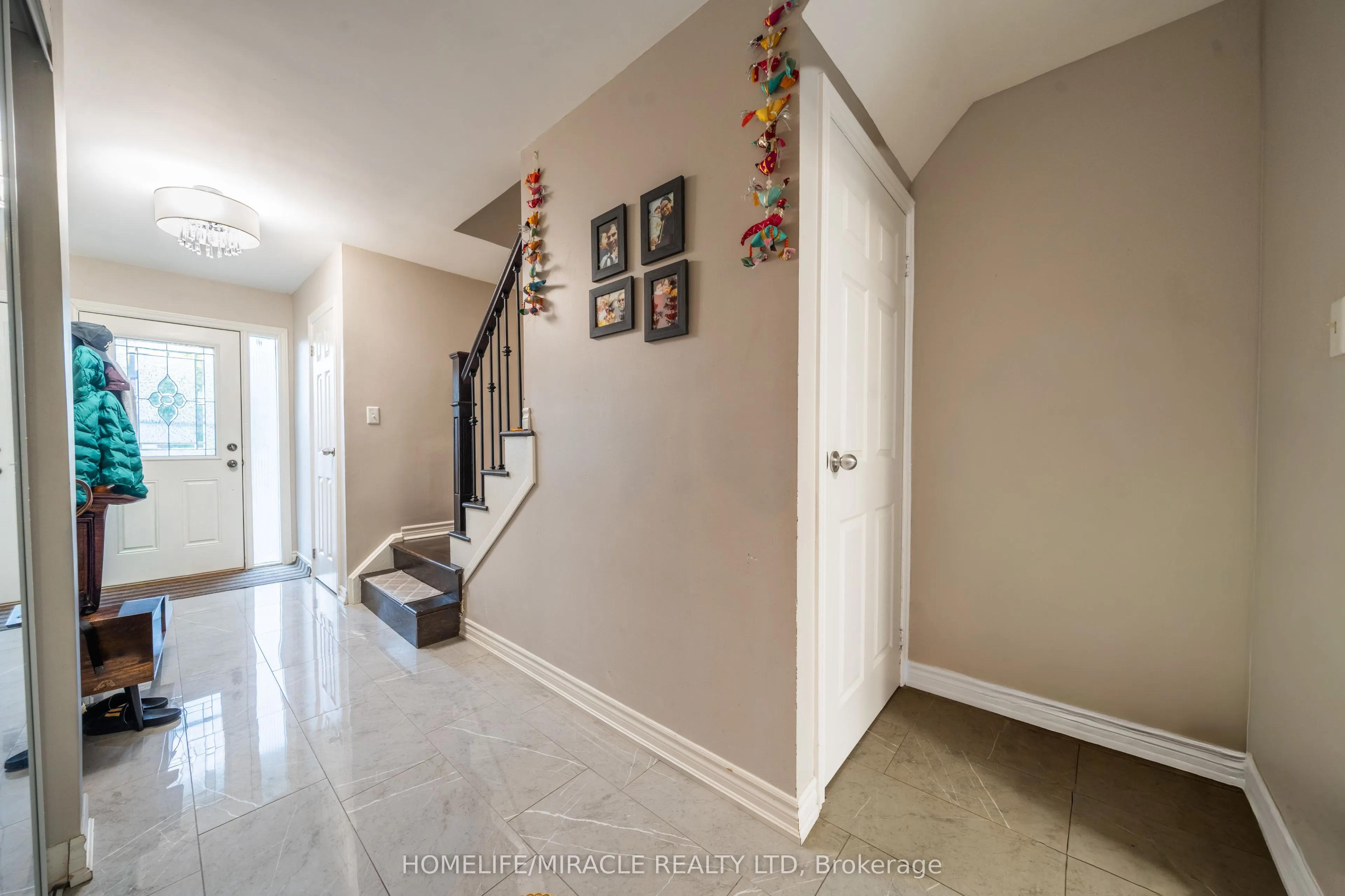 613 Galloway Crescent