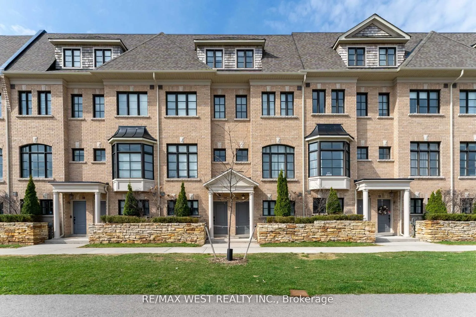 2172 Trafalgar Road, #19