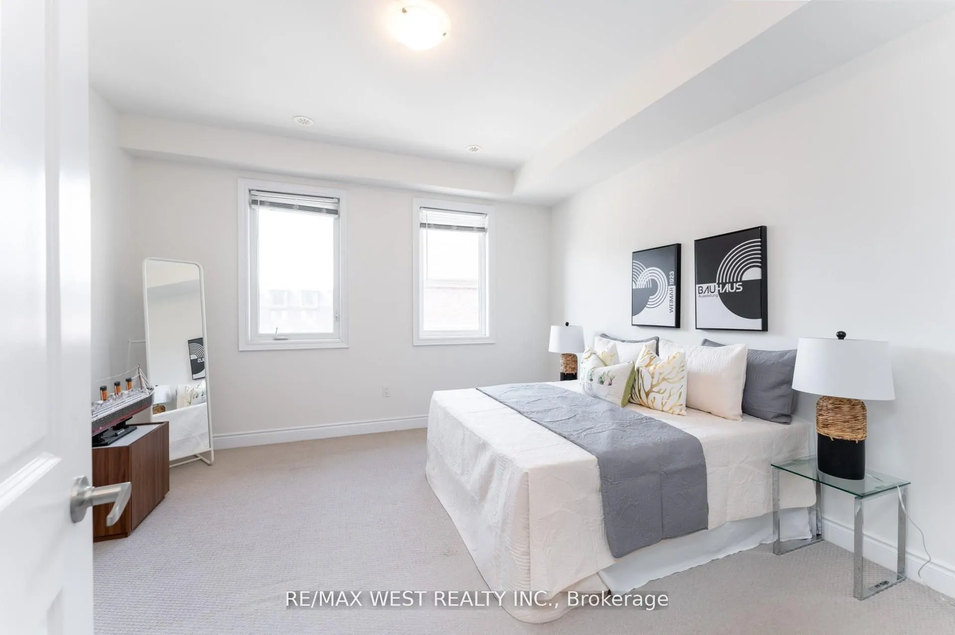 2172 Trafalgar Road, #19