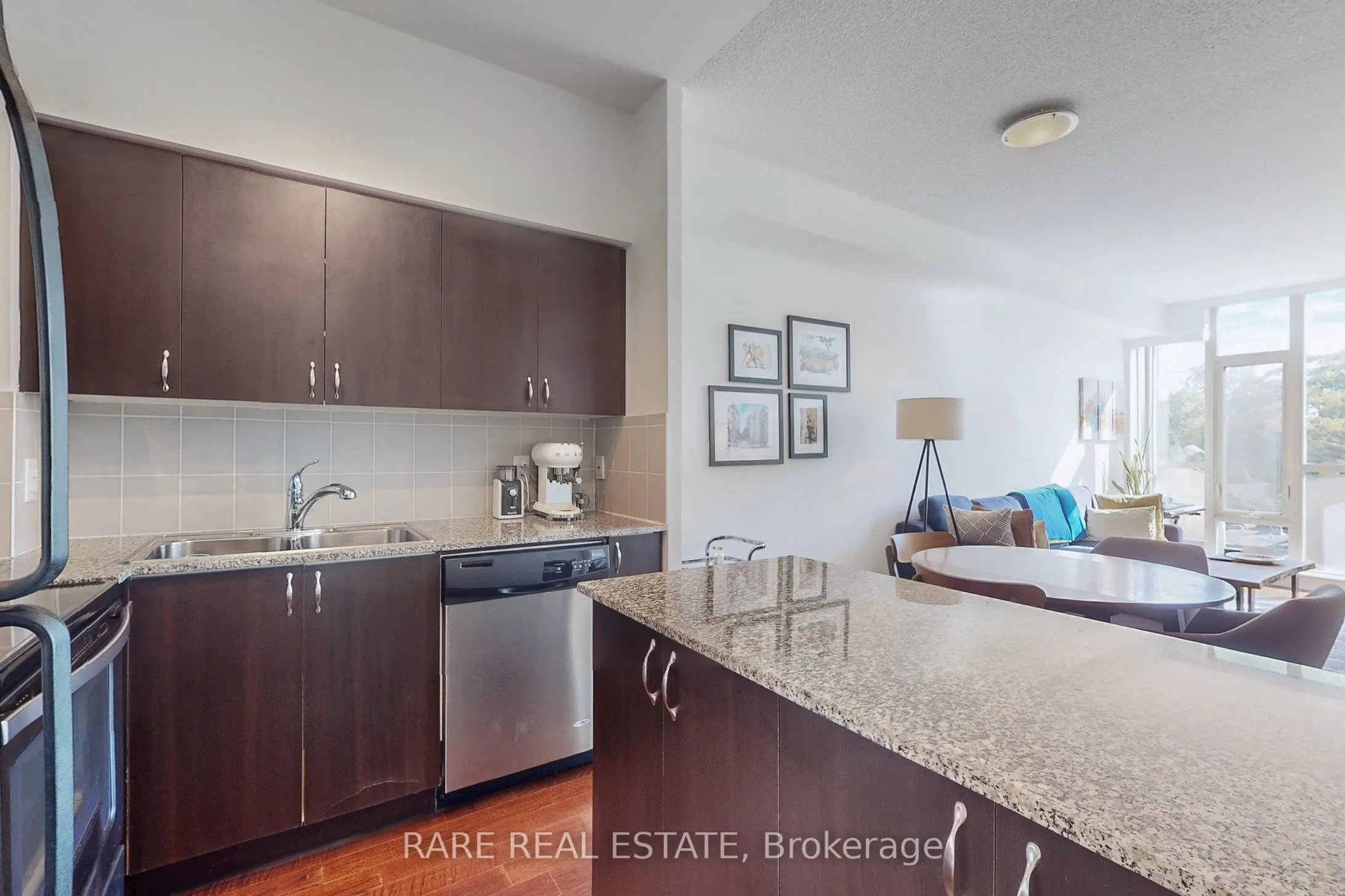 1638 Bloor Street W, #402